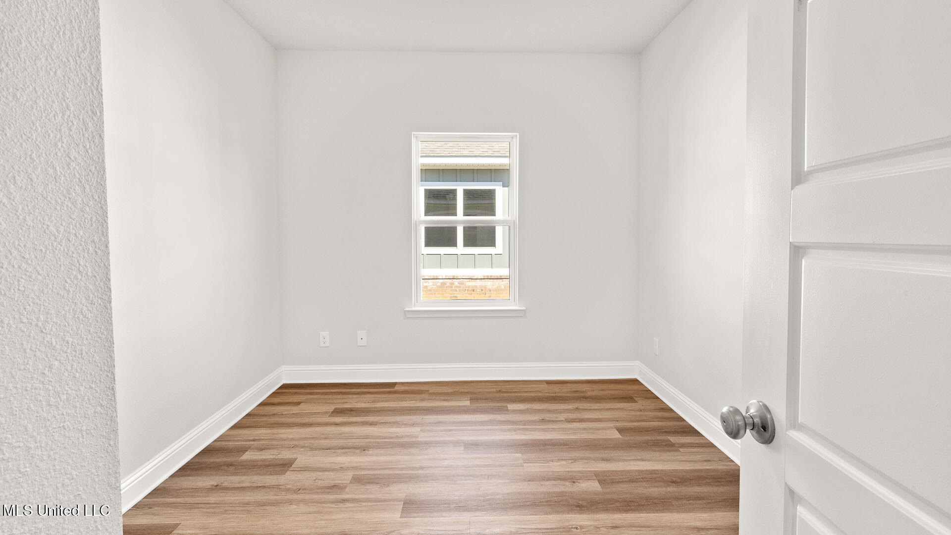 18441 Spring Hill Drive Property Photo 27