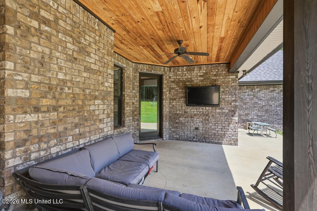113 Trails End Property Photo 35