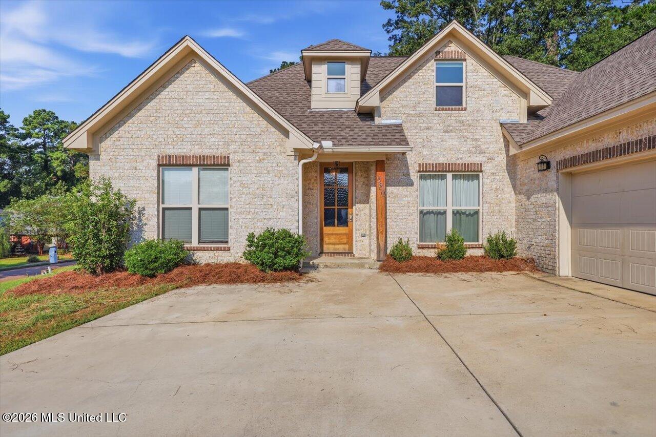 580 Hickory Place Property Photo 2