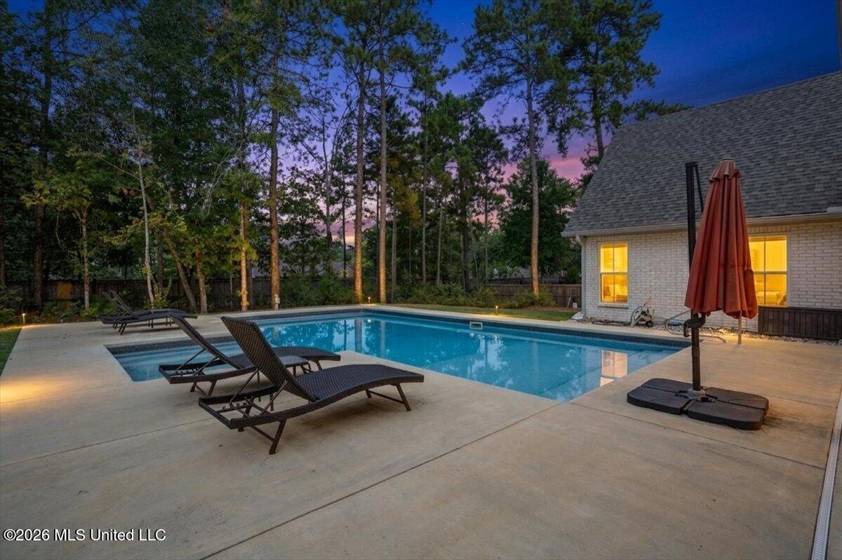 348 40th Place Property Photo 4