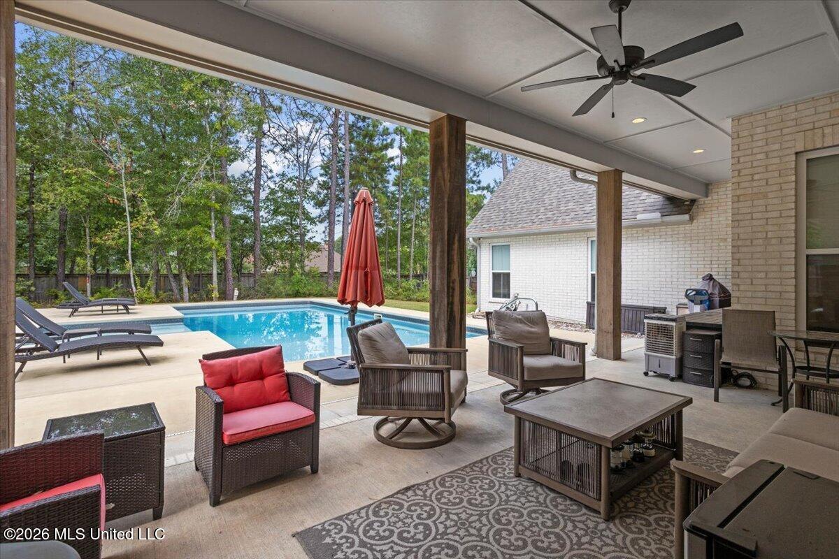 348 40th Place Property Photo 5