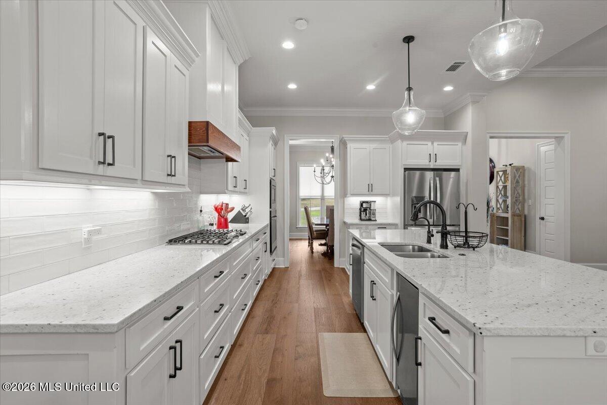 348 40th Place Property Photo 13