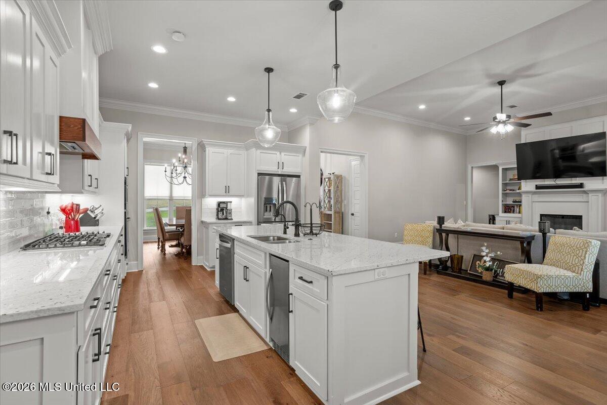348 40th Place Property Photo 15