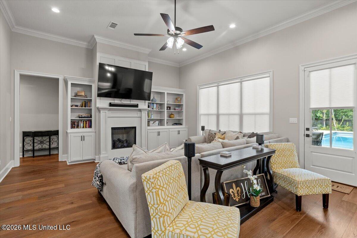 348 40th Place Property Photo 21