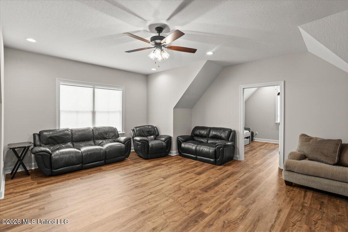 348 40th Place Property Photo 44