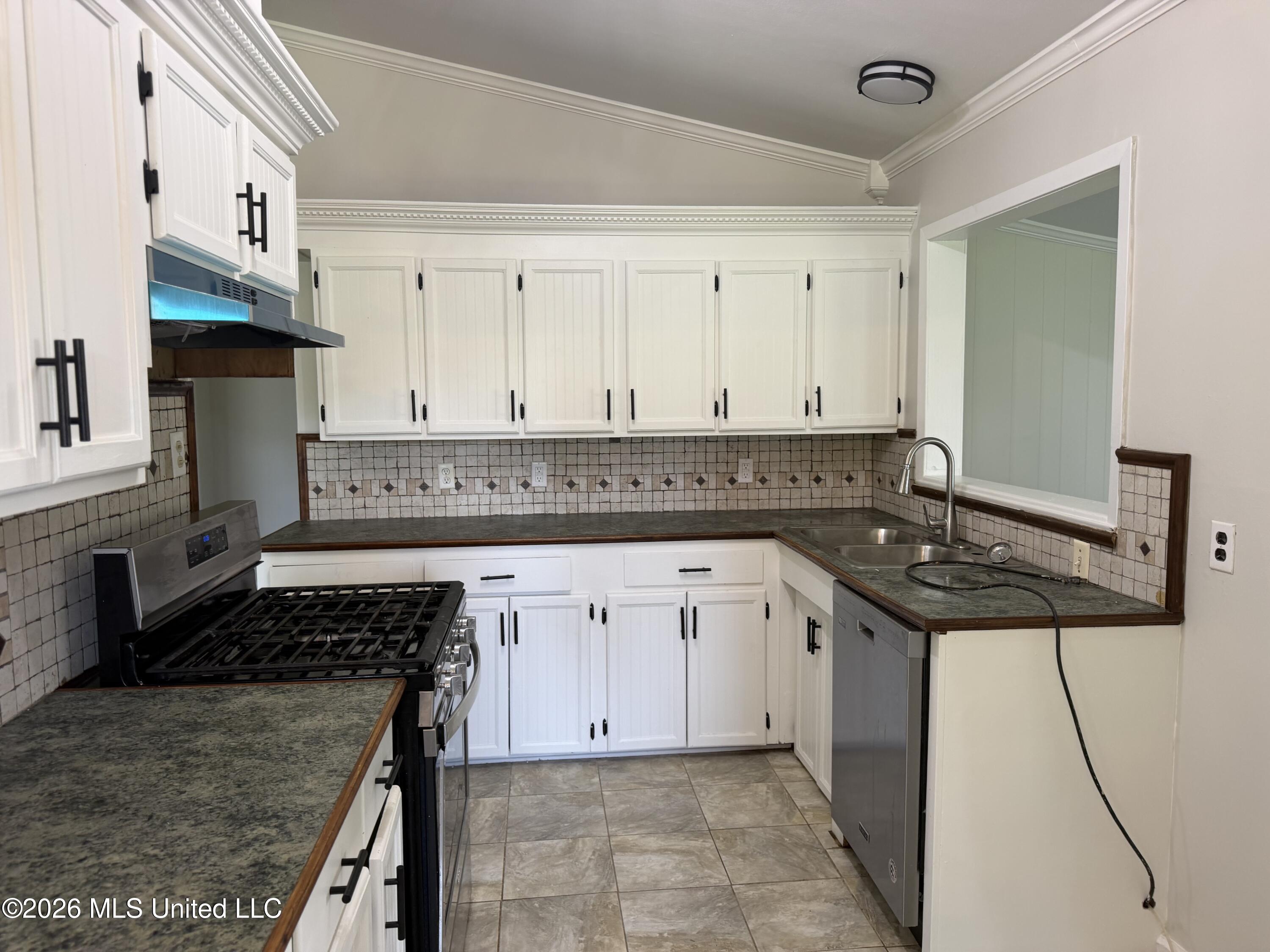 1114 Pear Street Property Photo 8