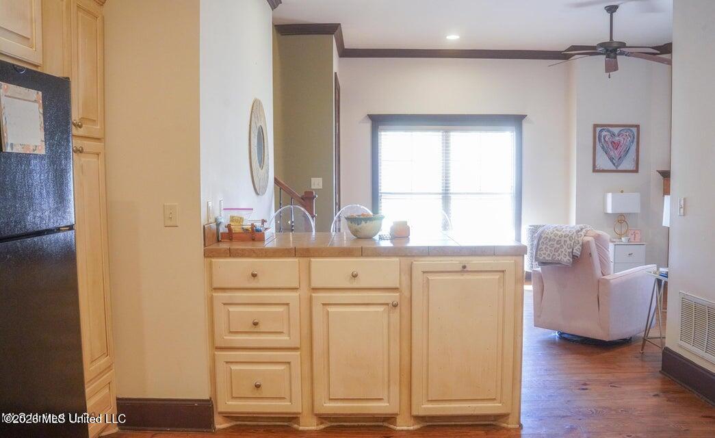 726 Euclid Avenue Property Photo 8