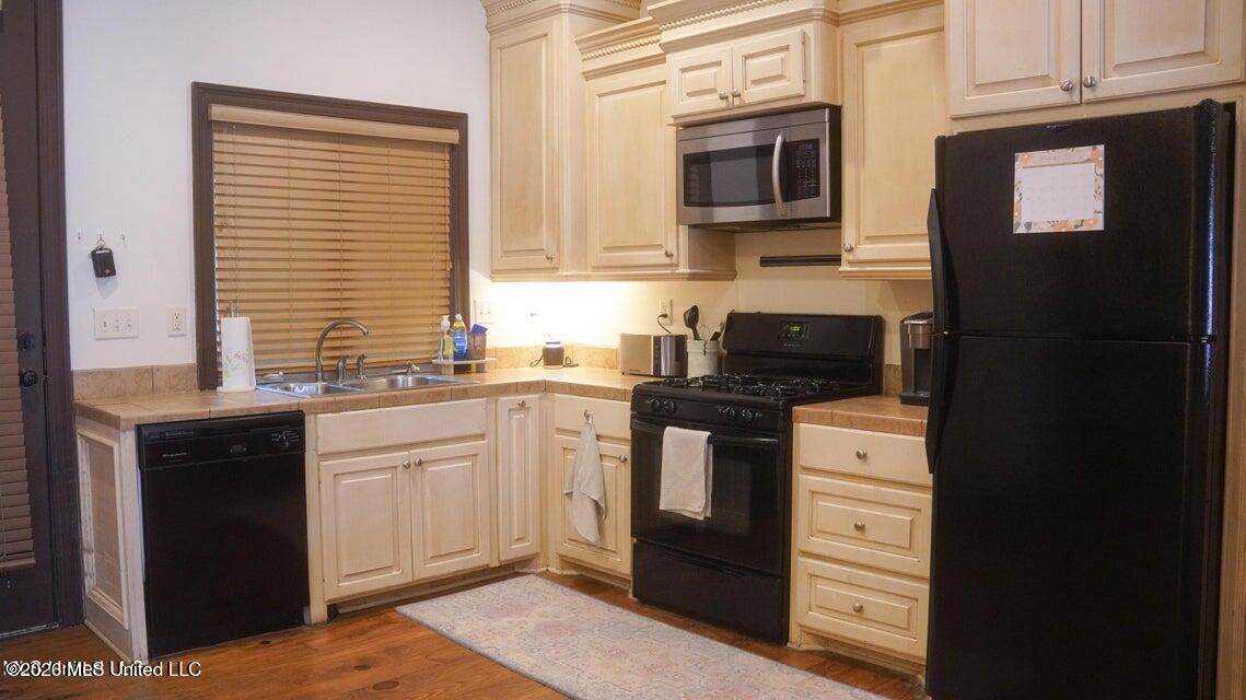 726 Euclid Avenue Property Photo 11