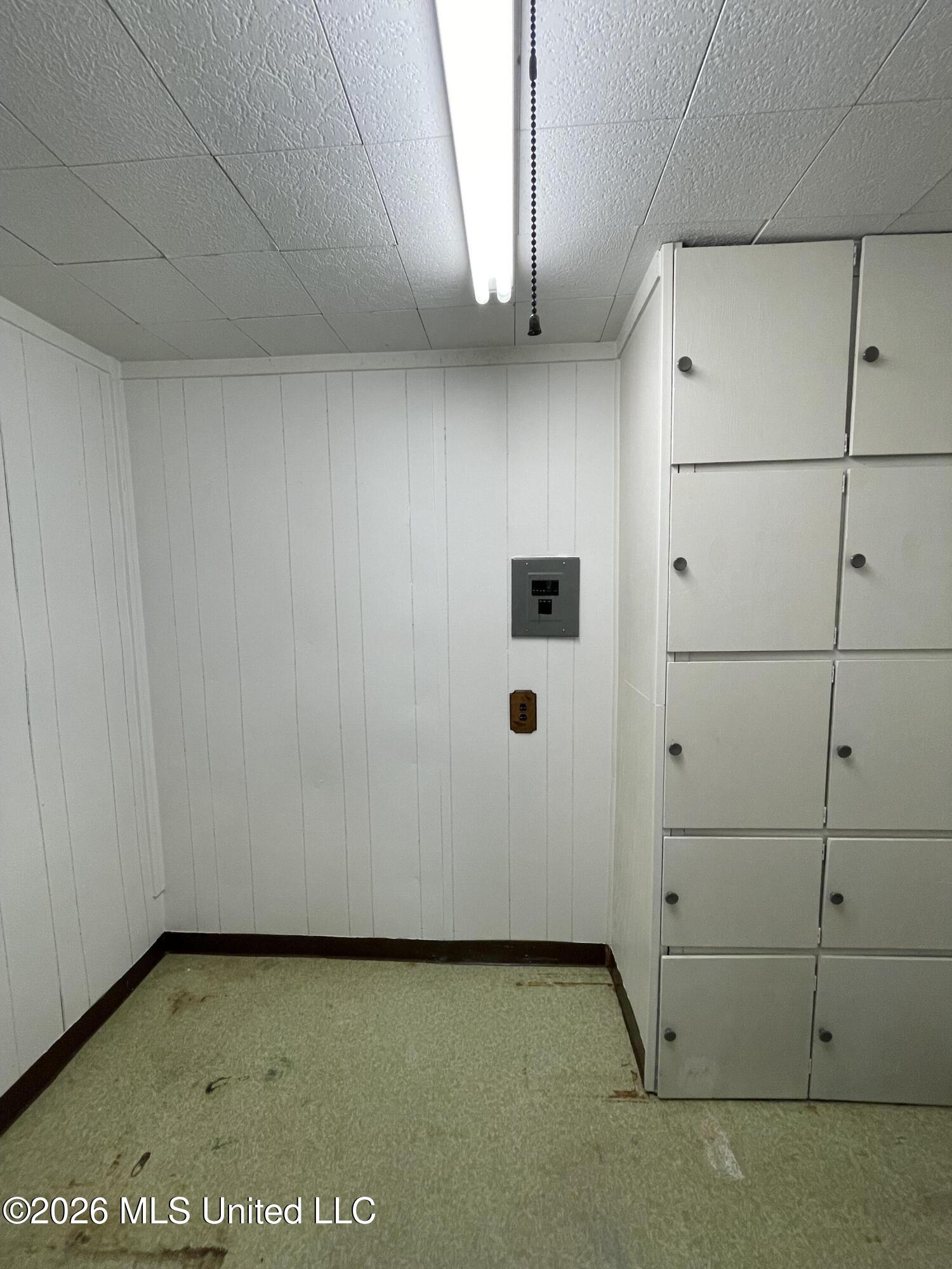 8710 Greenbrook Parkway Property Photo 8