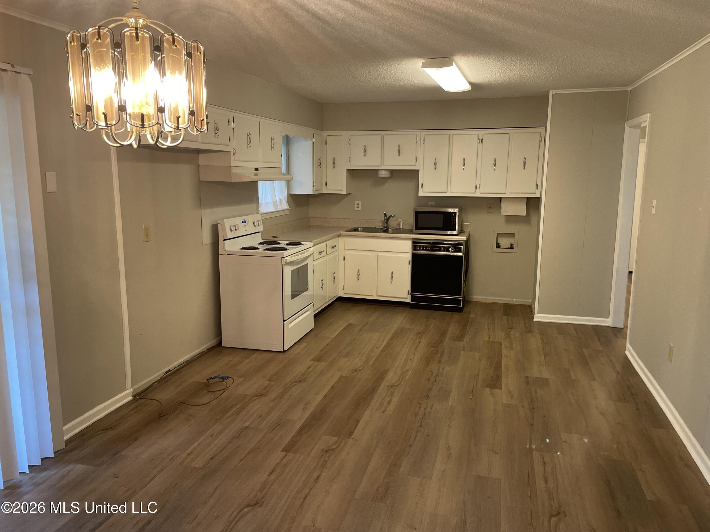 8710 Greenbrook Parkway Property Photo 9