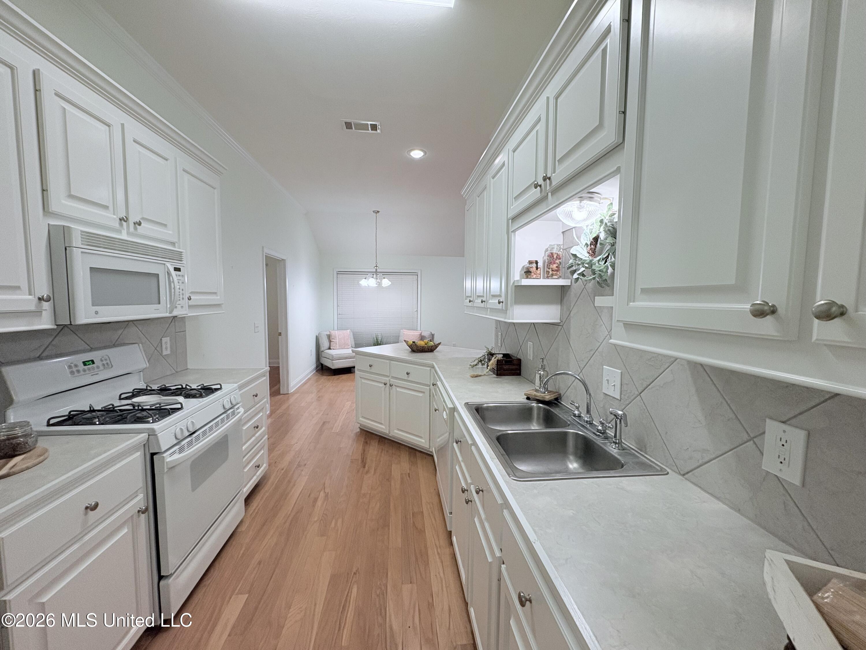 123 Cherry Bark Way Property Photo 8
