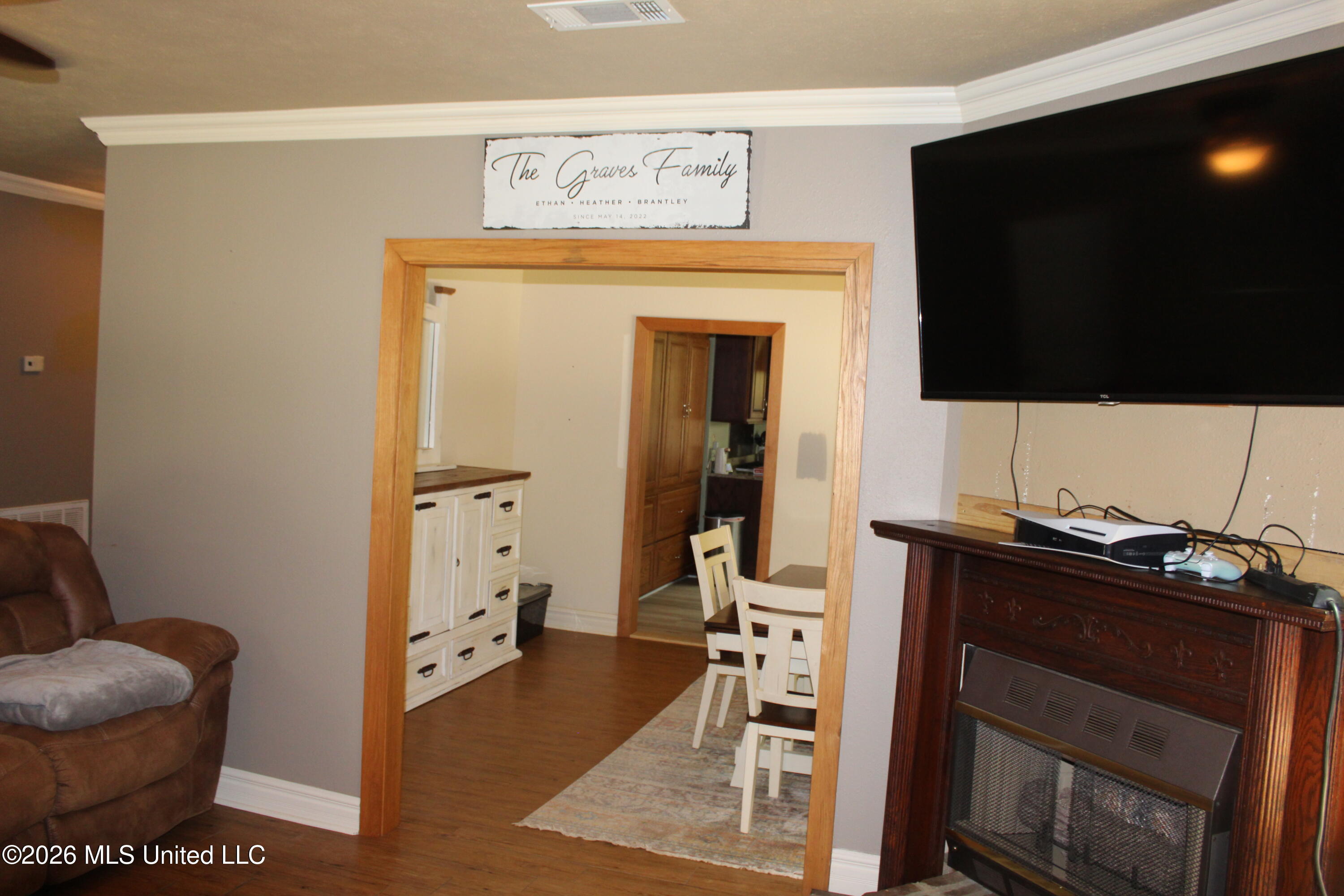 6631 Hamburg Road Property Photo 4