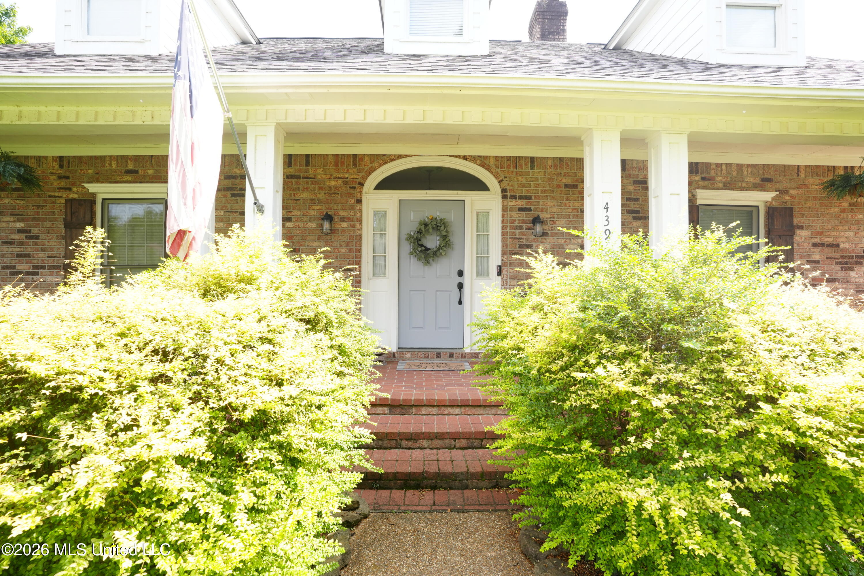 439 Woodlands Circle Property Photo 4