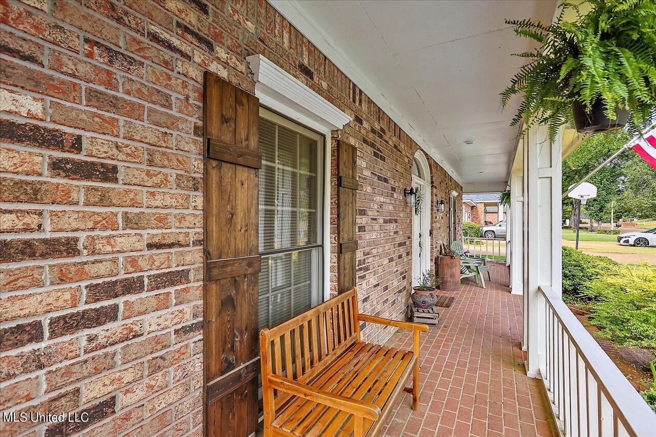 439 Woodlands Circle Property Photo 5