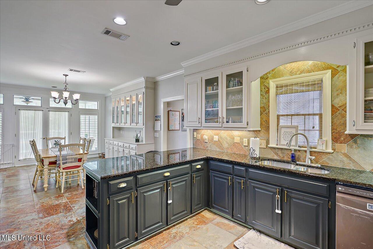 439 Woodlands Circle Property Photo 14