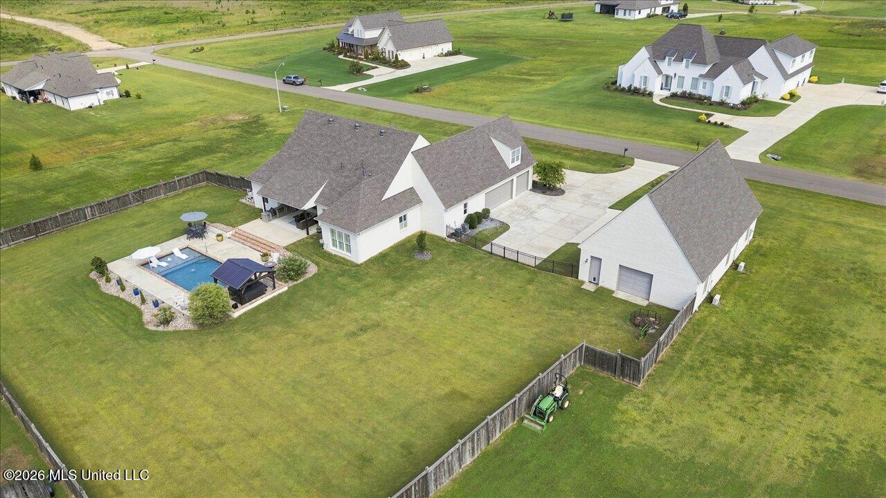730 Cotton Creek Trail Property Photo 4