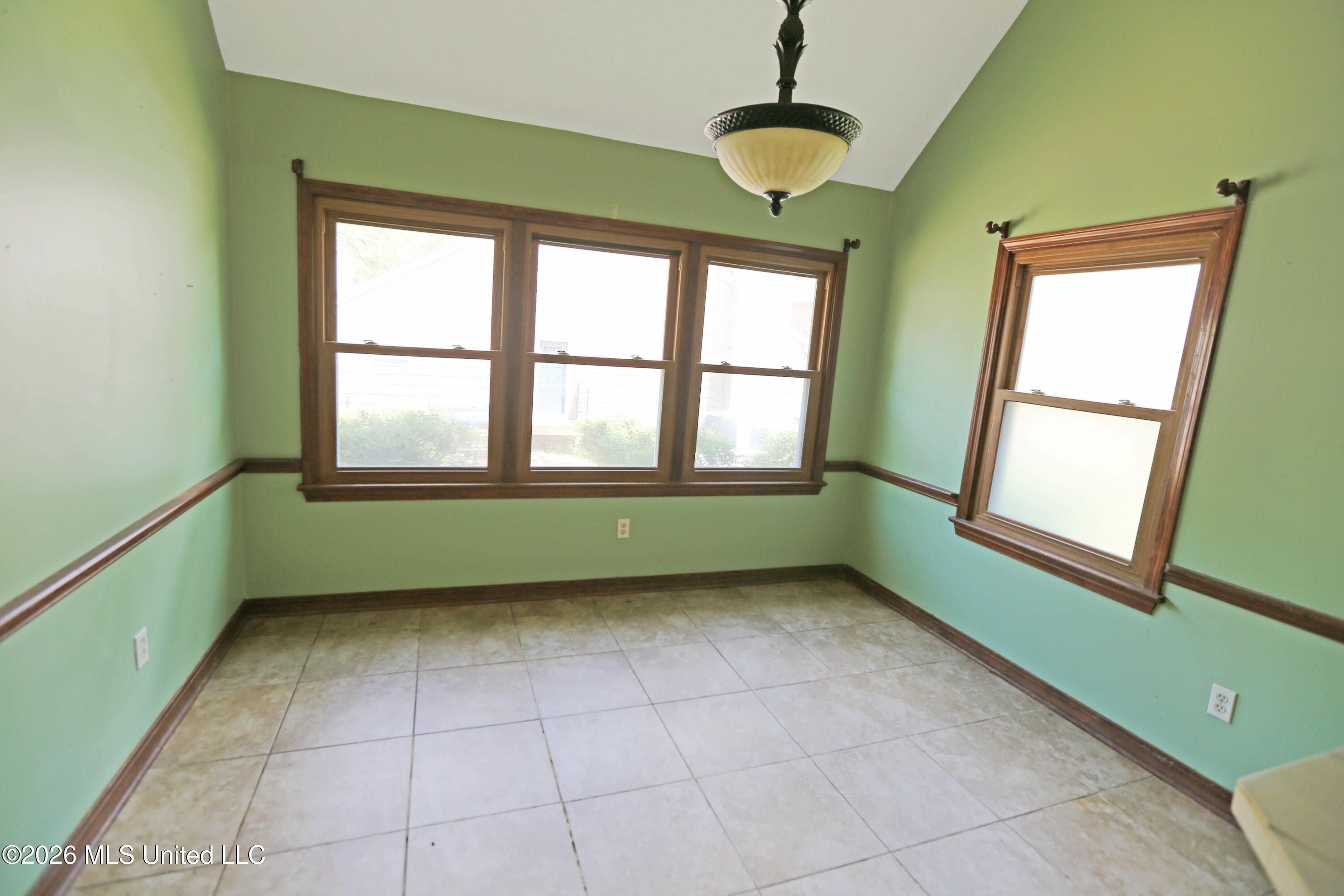 213 Longwood Drive Property Photo 8