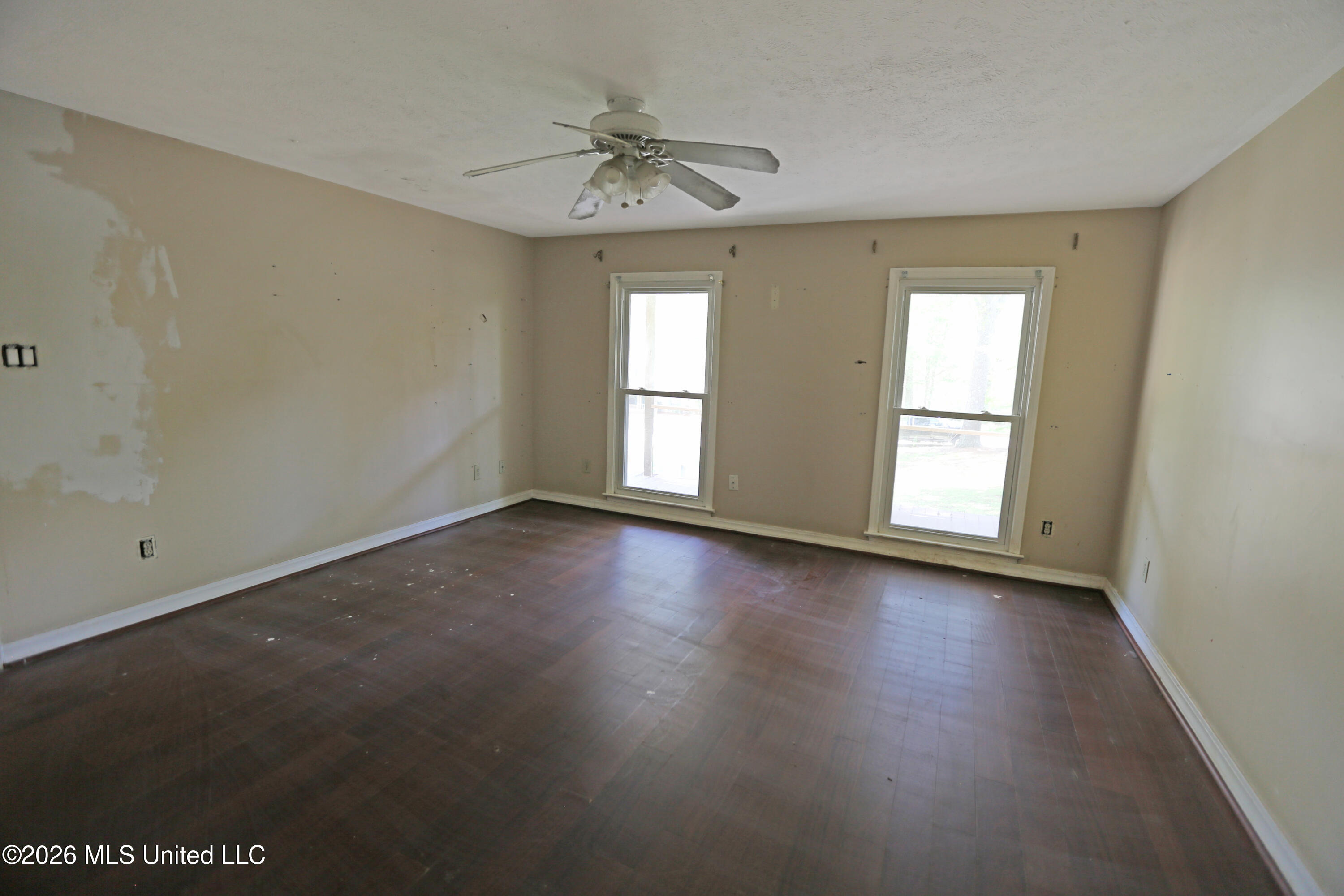 213 Longwood Drive Property Photo 9