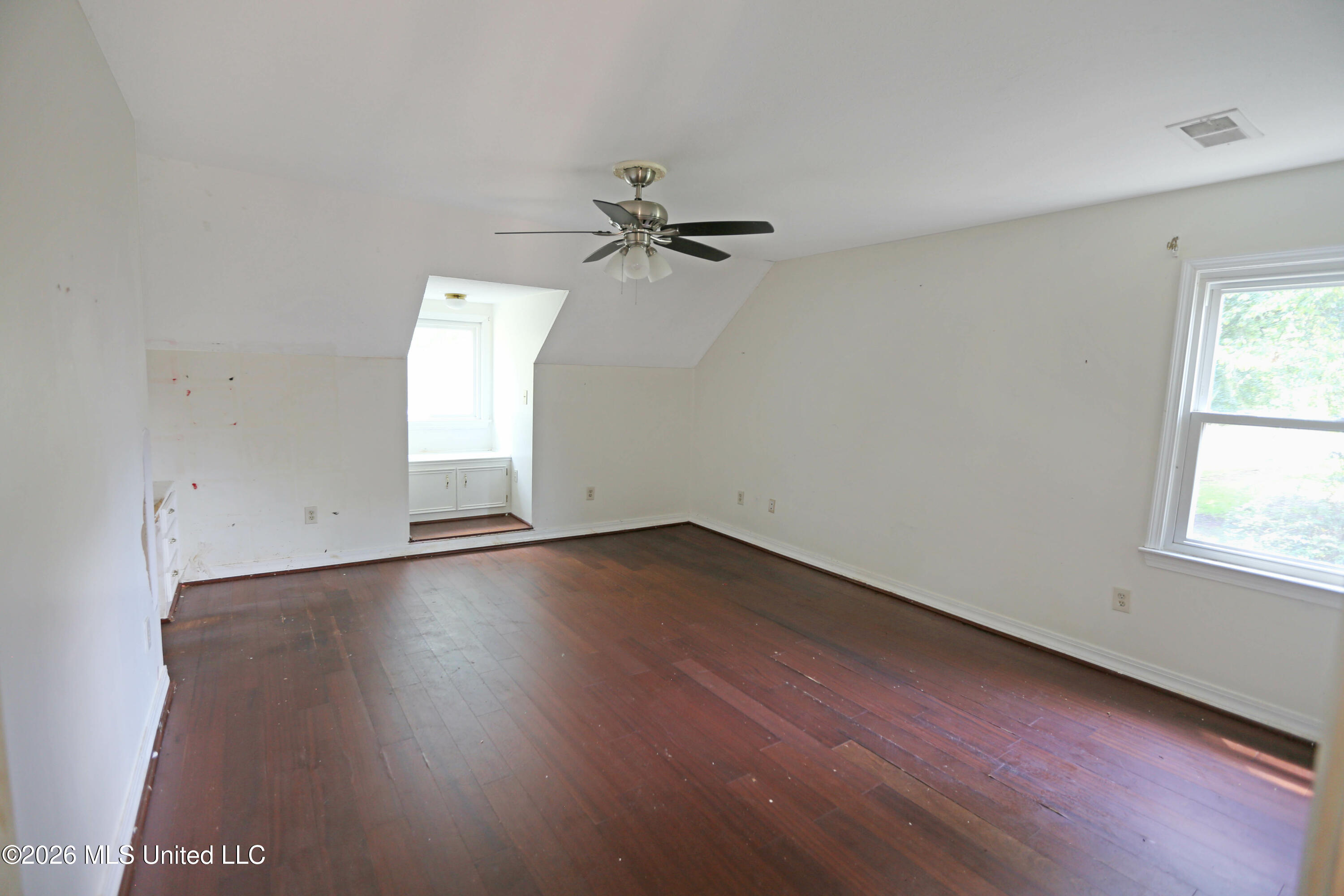 213 Longwood Drive Property Photo 10