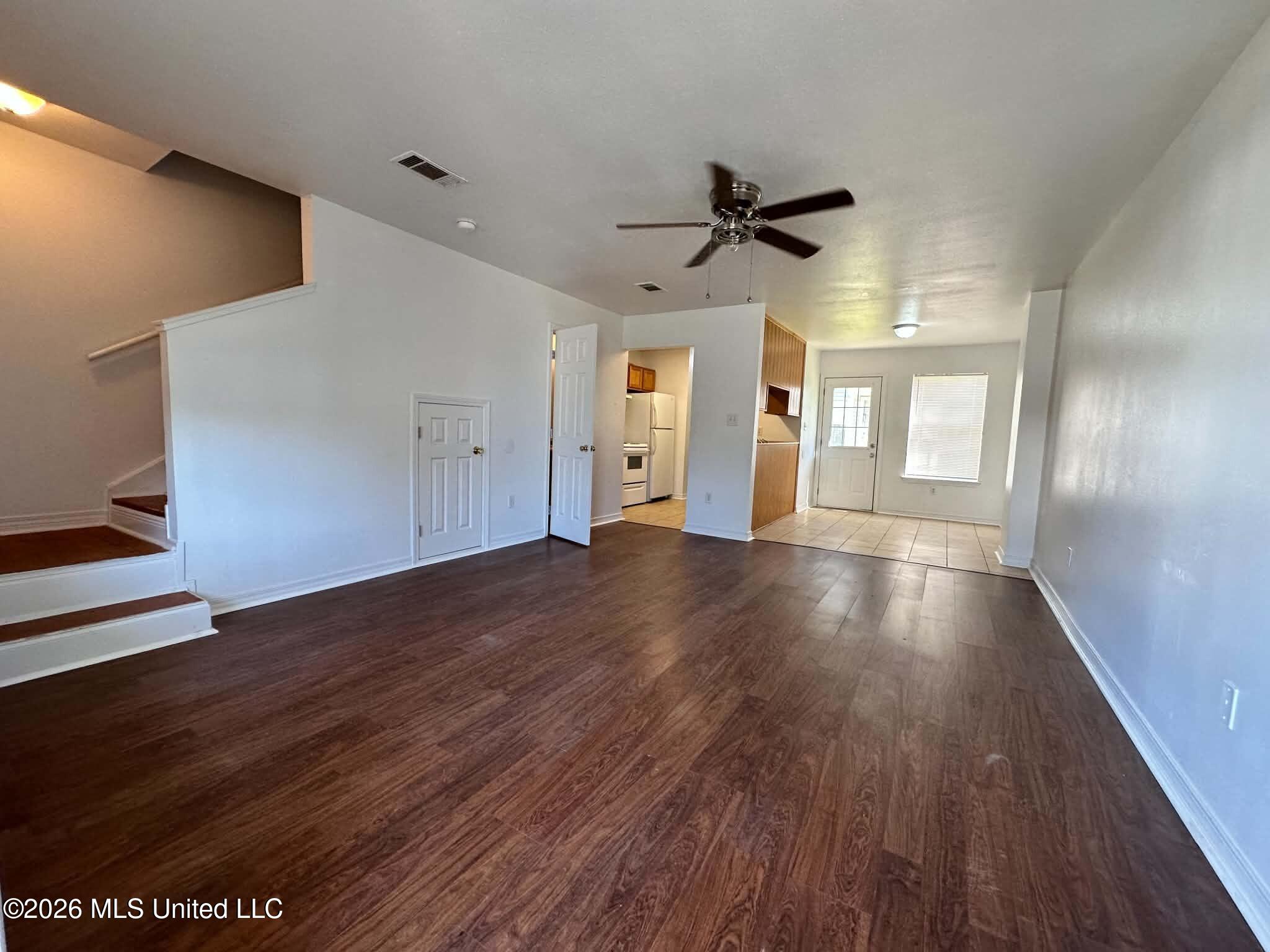 14425 Whitney Drive Property Photo 2