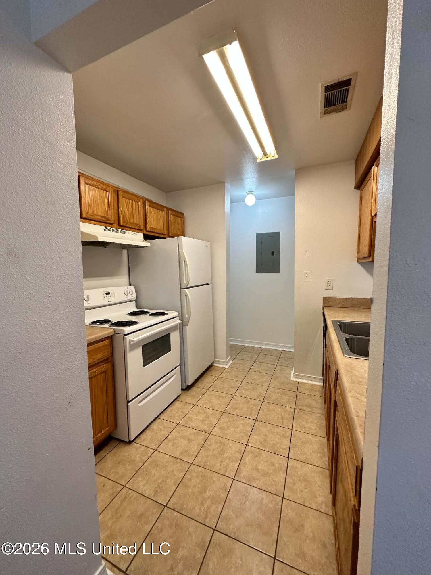 14425 Whitney Drive Property Photo 4