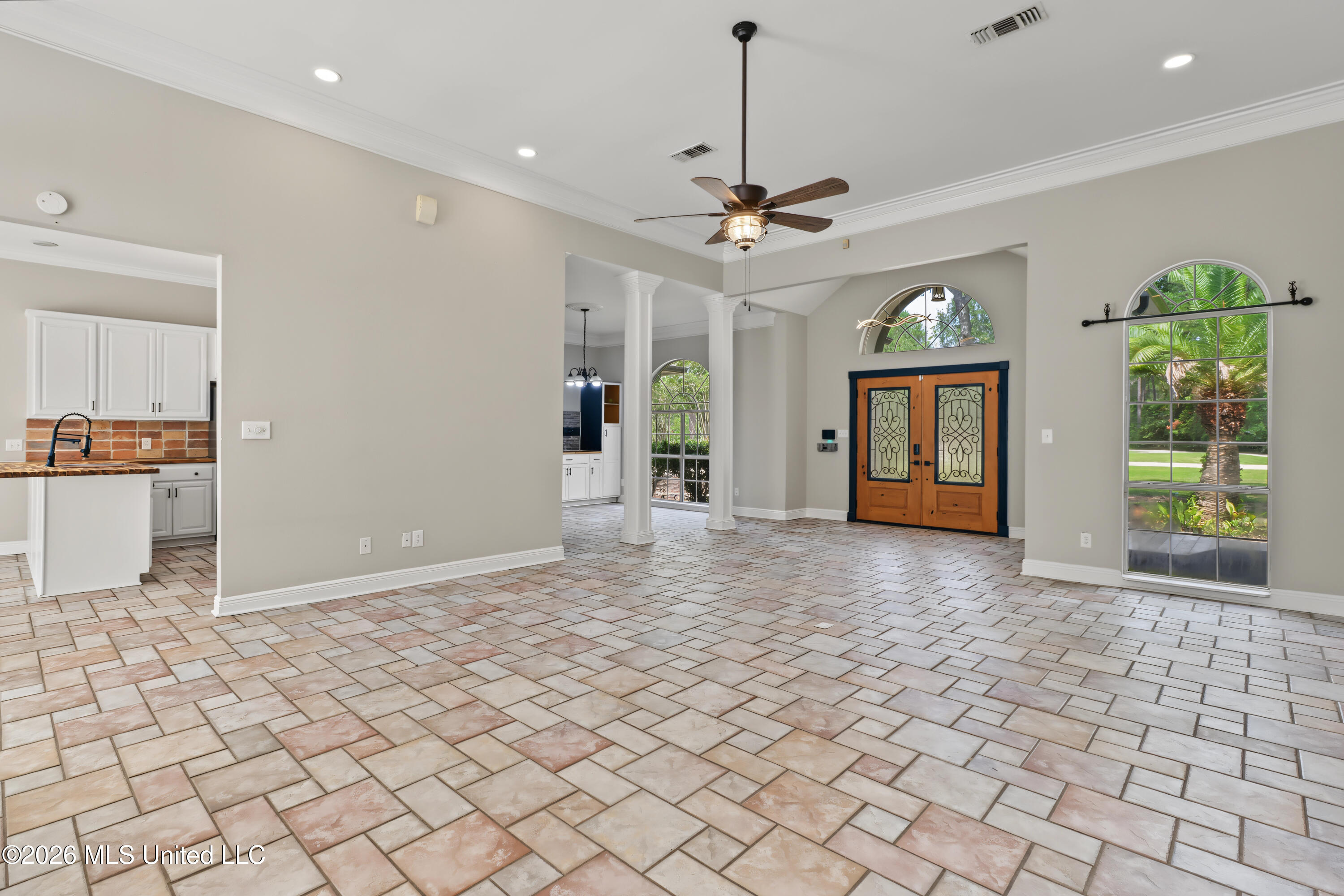 14158 Longwood Circle Property Photo 3