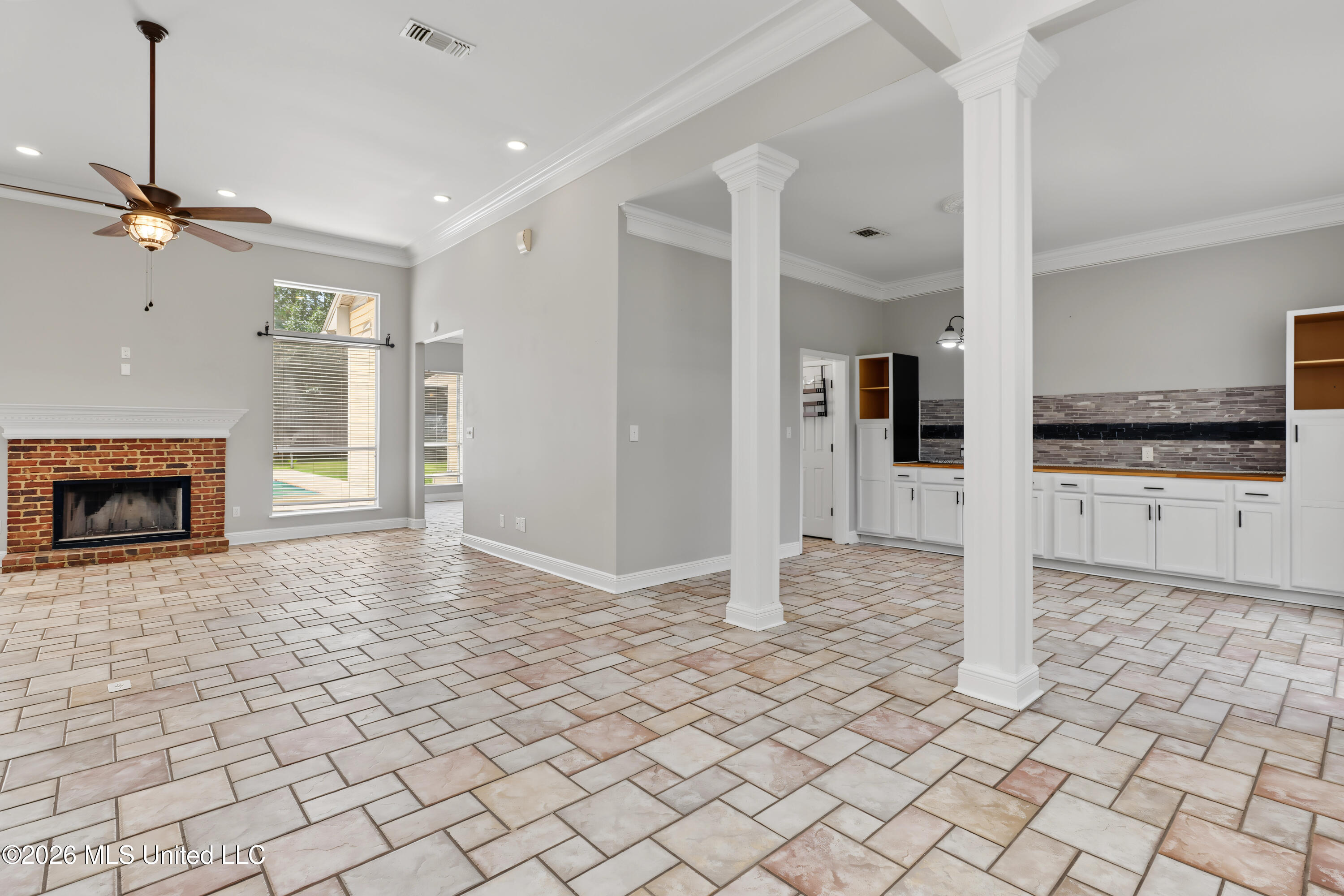 14158 Longwood Circle Property Photo 5
