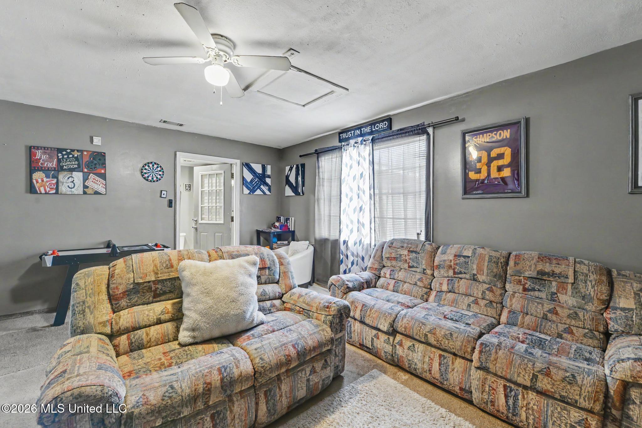 922 Sweetgum Drive Property Photo 3