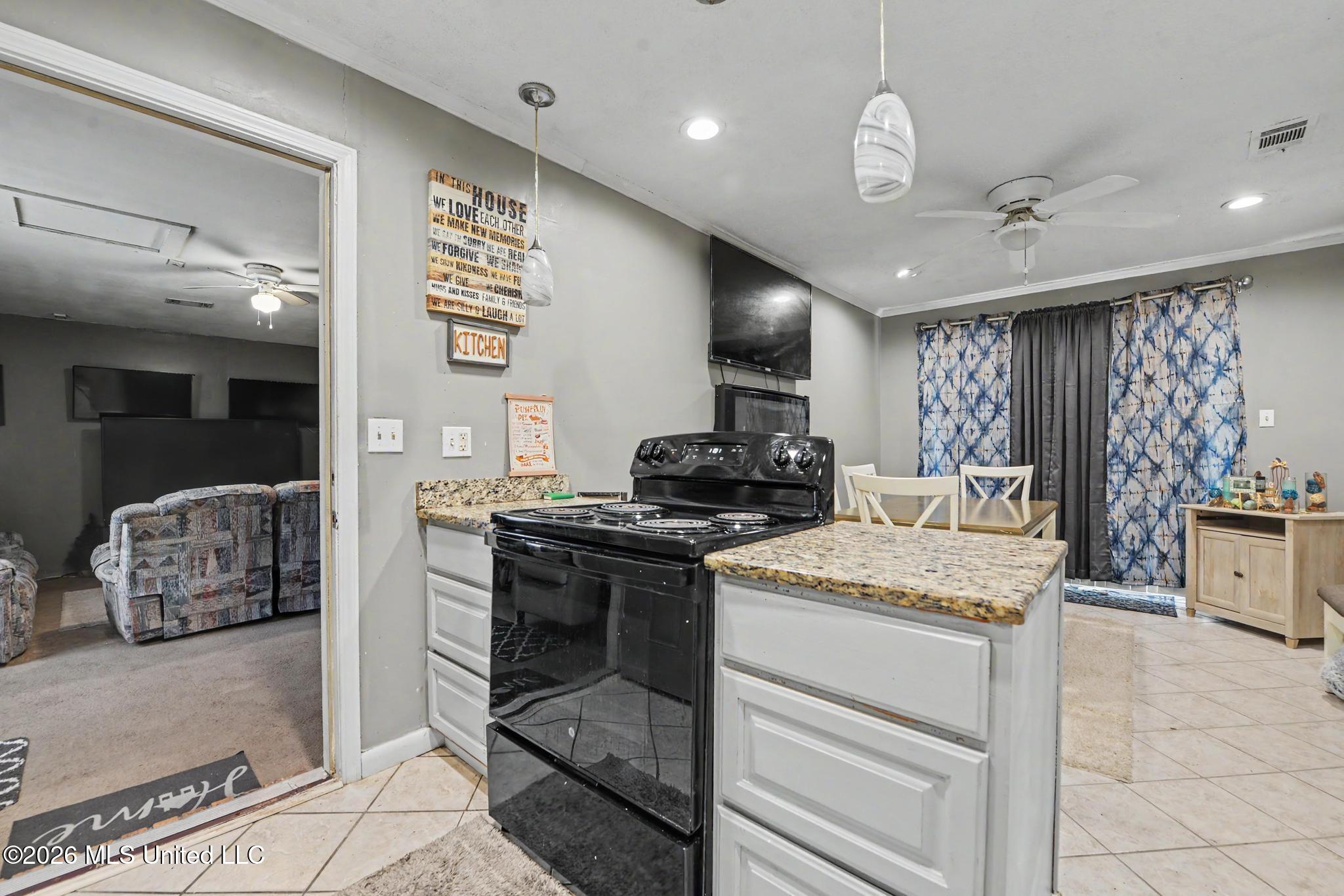 922 Sweetgum Drive Property Photo 4