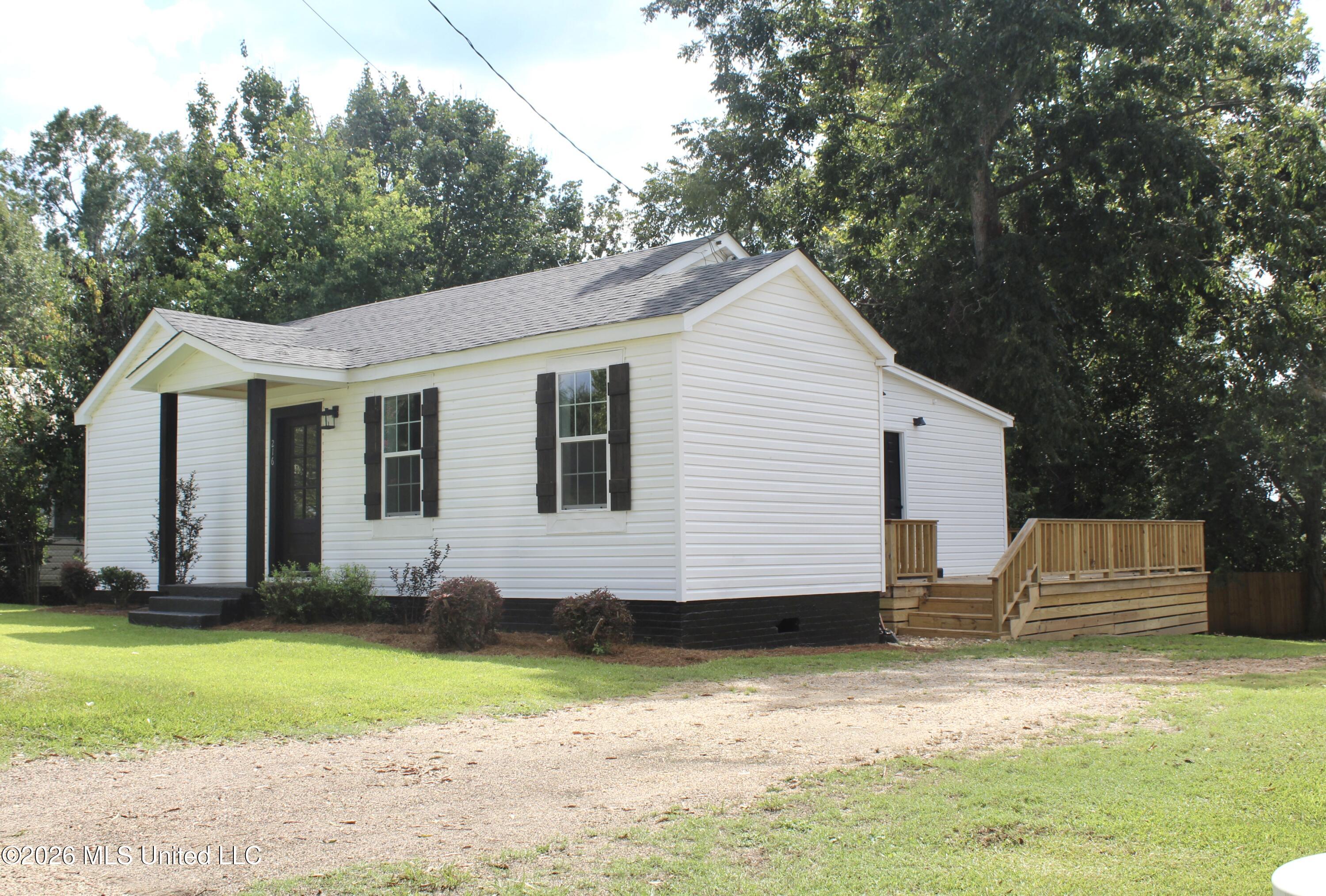216 6th Avenue Property Photo 4