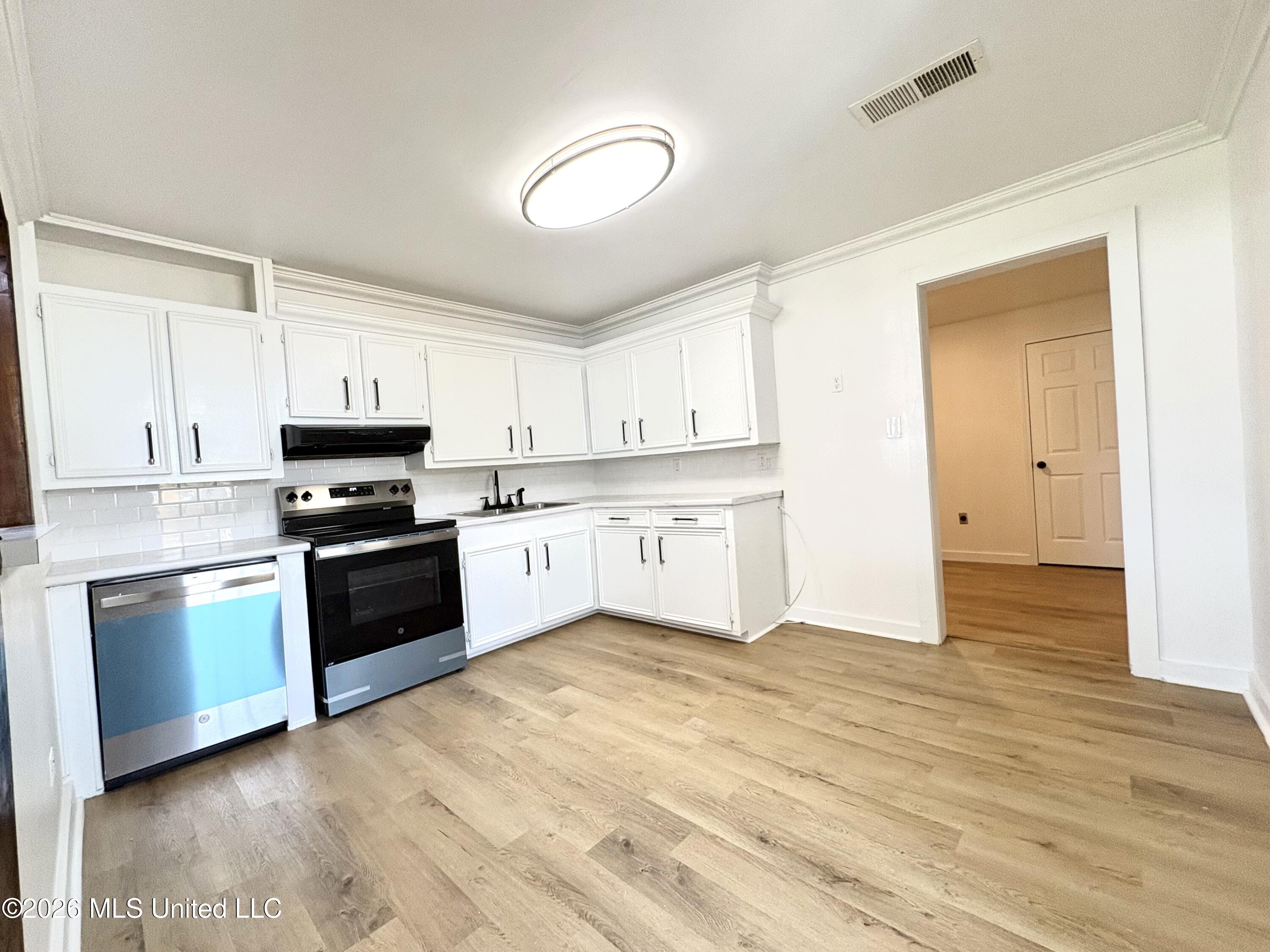 216 6th Avenue Property Photo 7