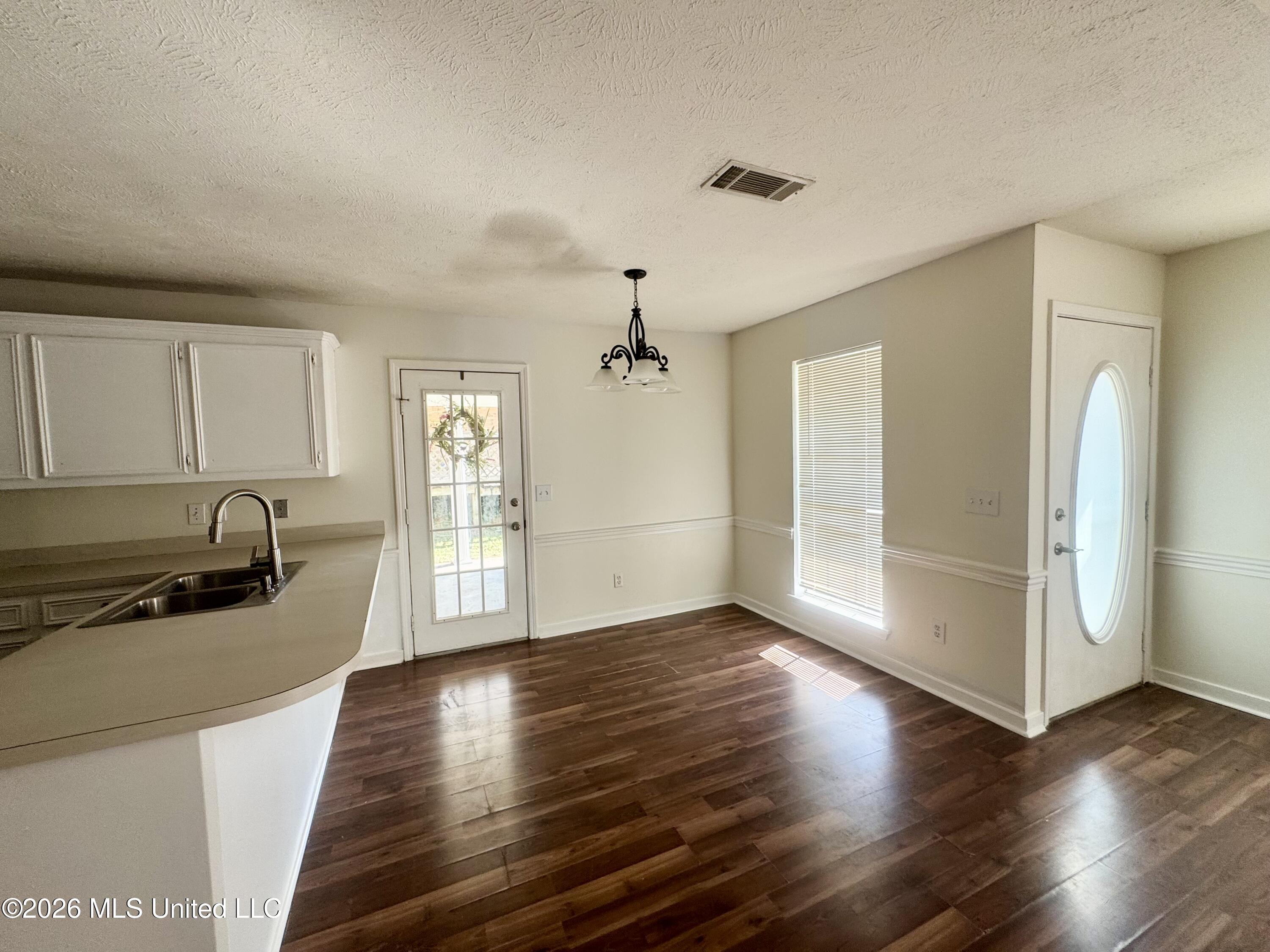 1428 Chelsea Lane Property Photo 7