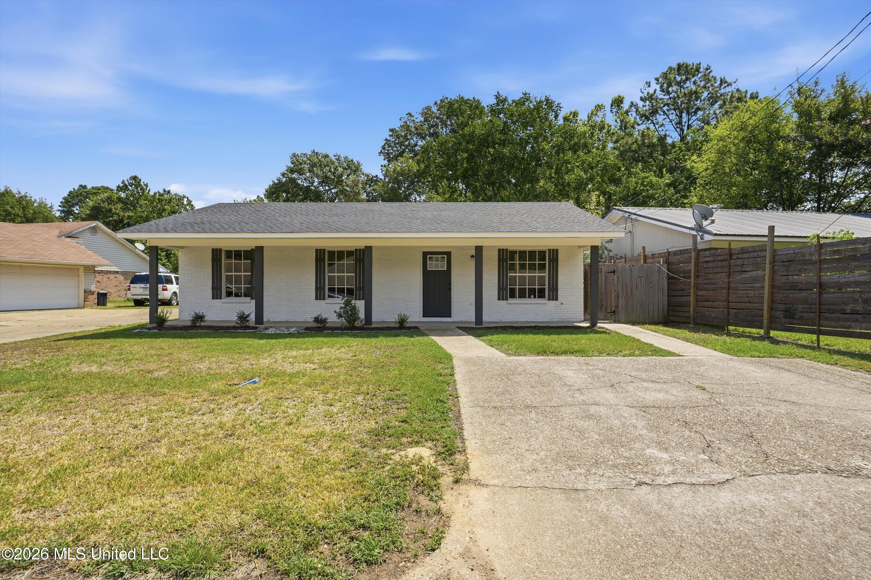 726 Clearmont Drive Property Photo 2