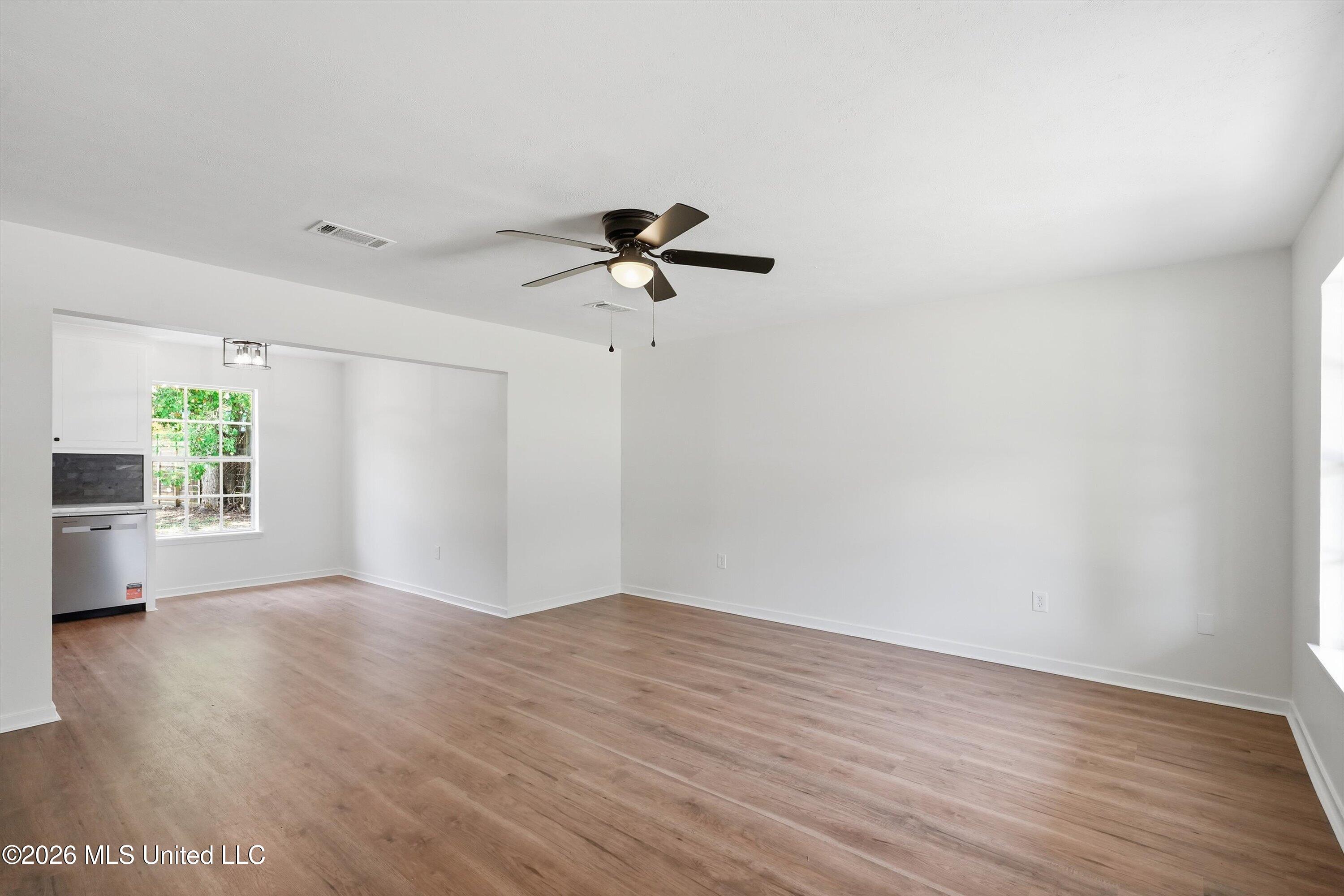726 Clearmont Drive Property Photo 5