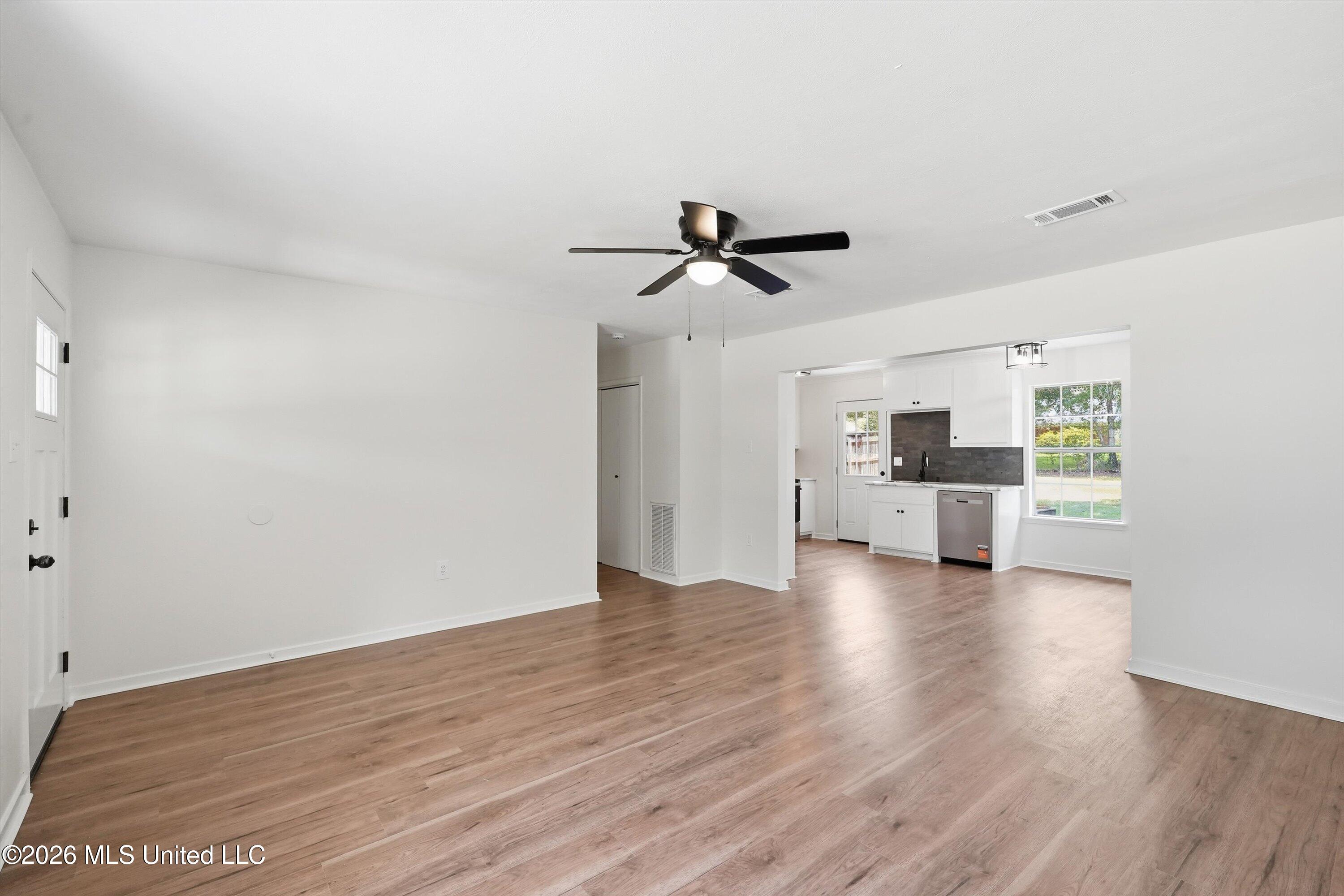 726 Clearmont Drive Property Photo 6