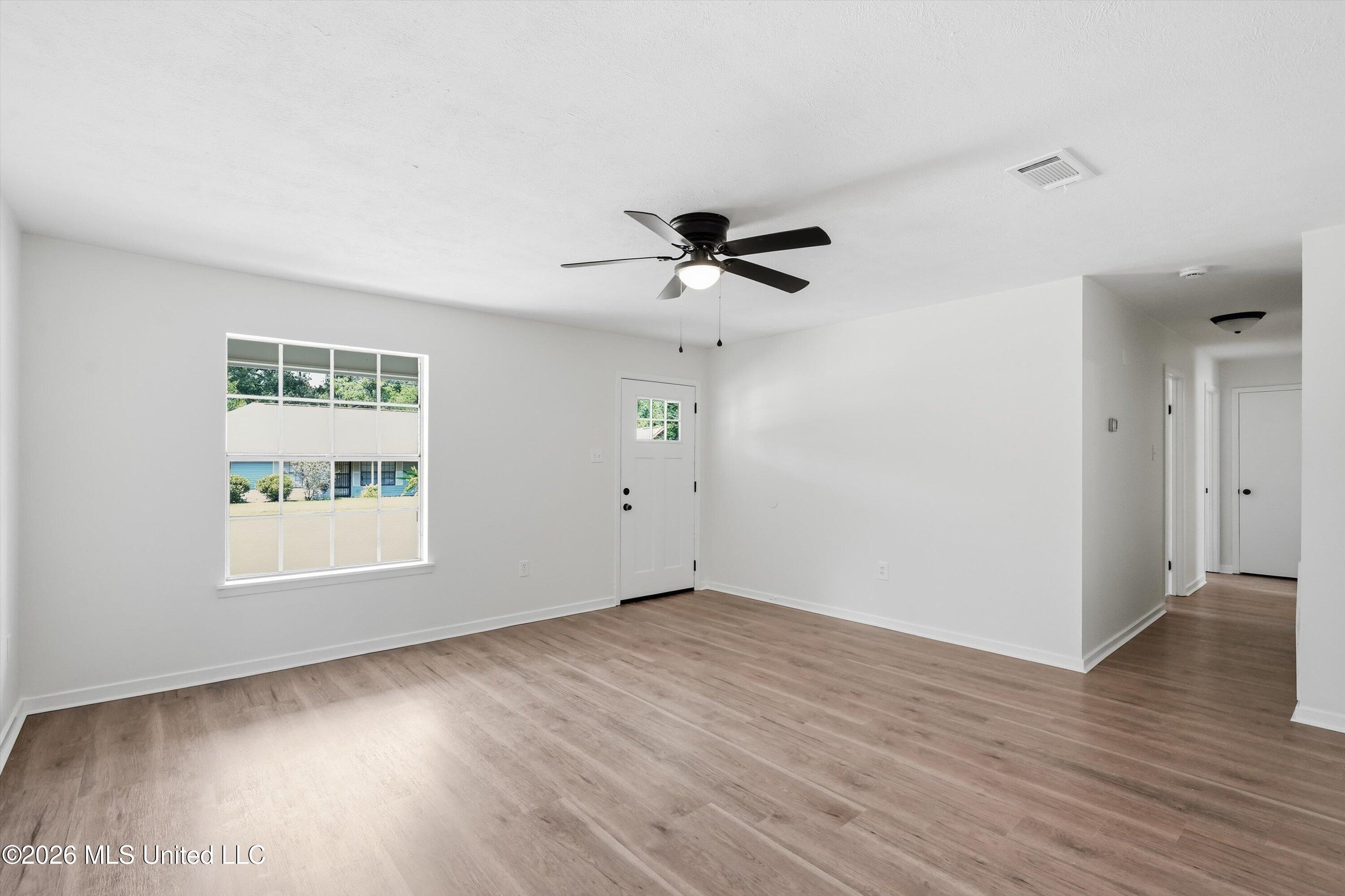726 Clearmont Drive Property Photo 7