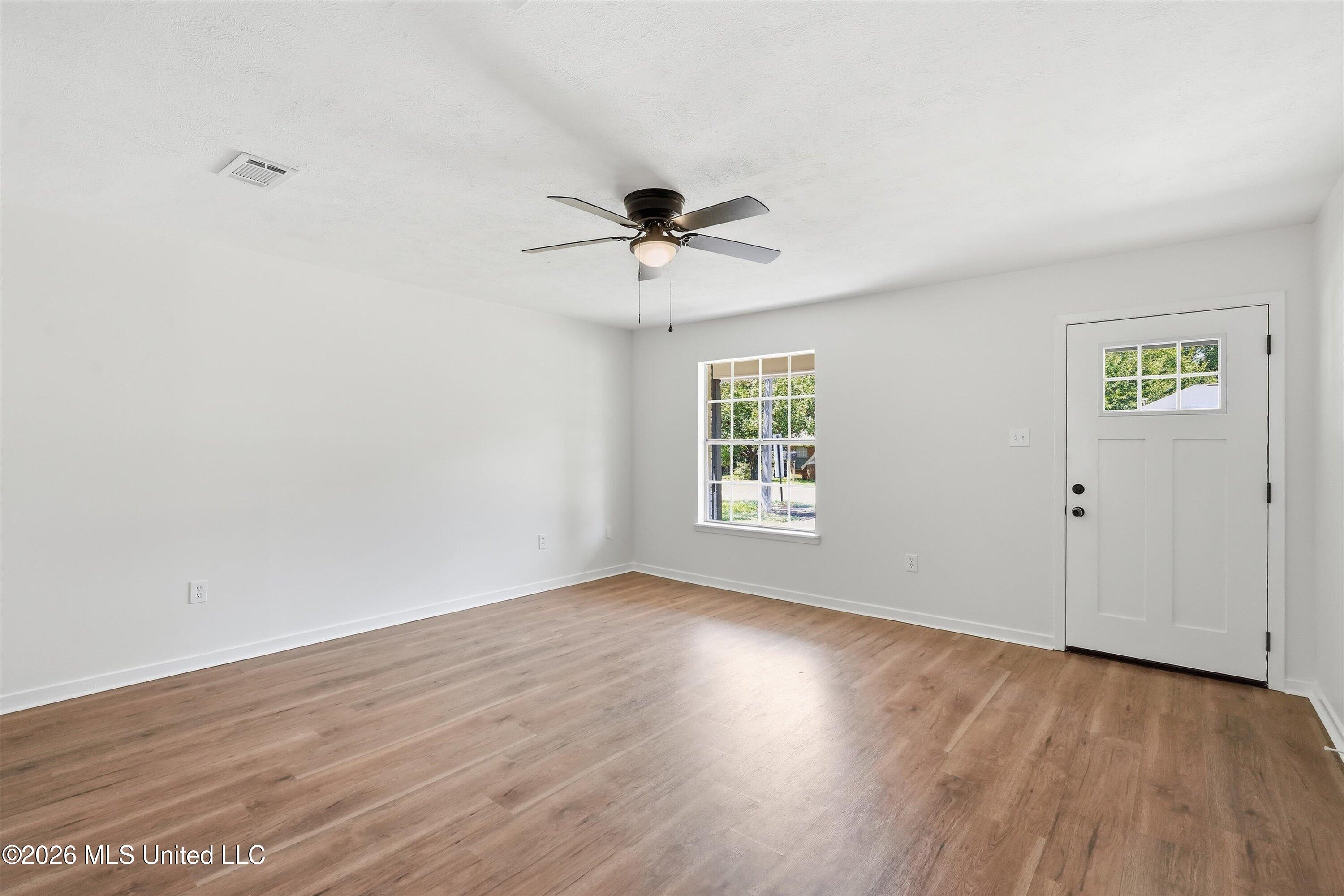 726 Clearmont Drive Property Photo 8