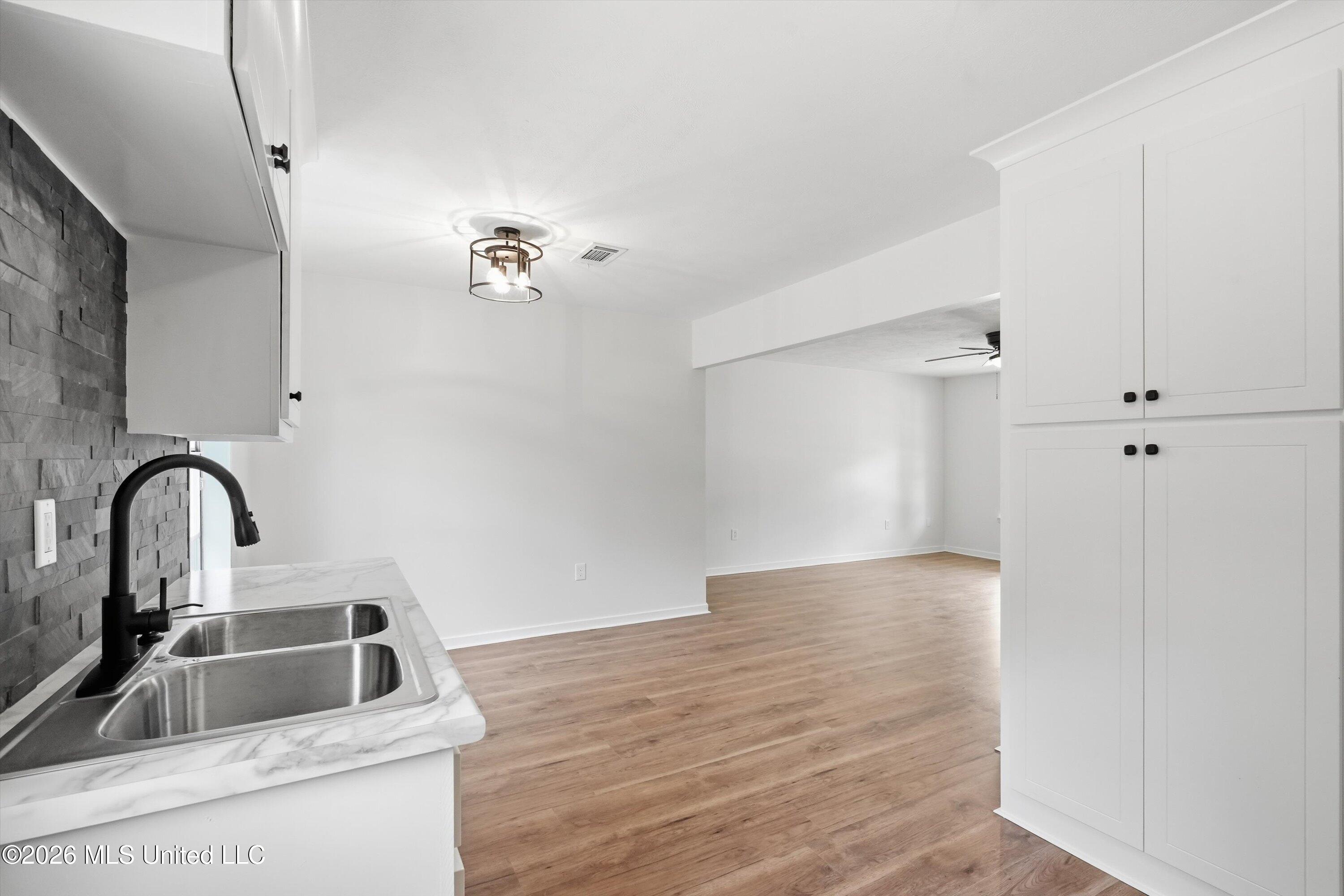 726 Clearmont Drive Property Photo 14