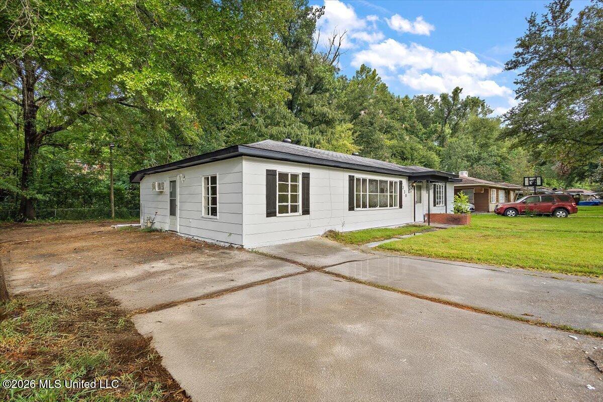 230 Hillside Drive Property Photo 3