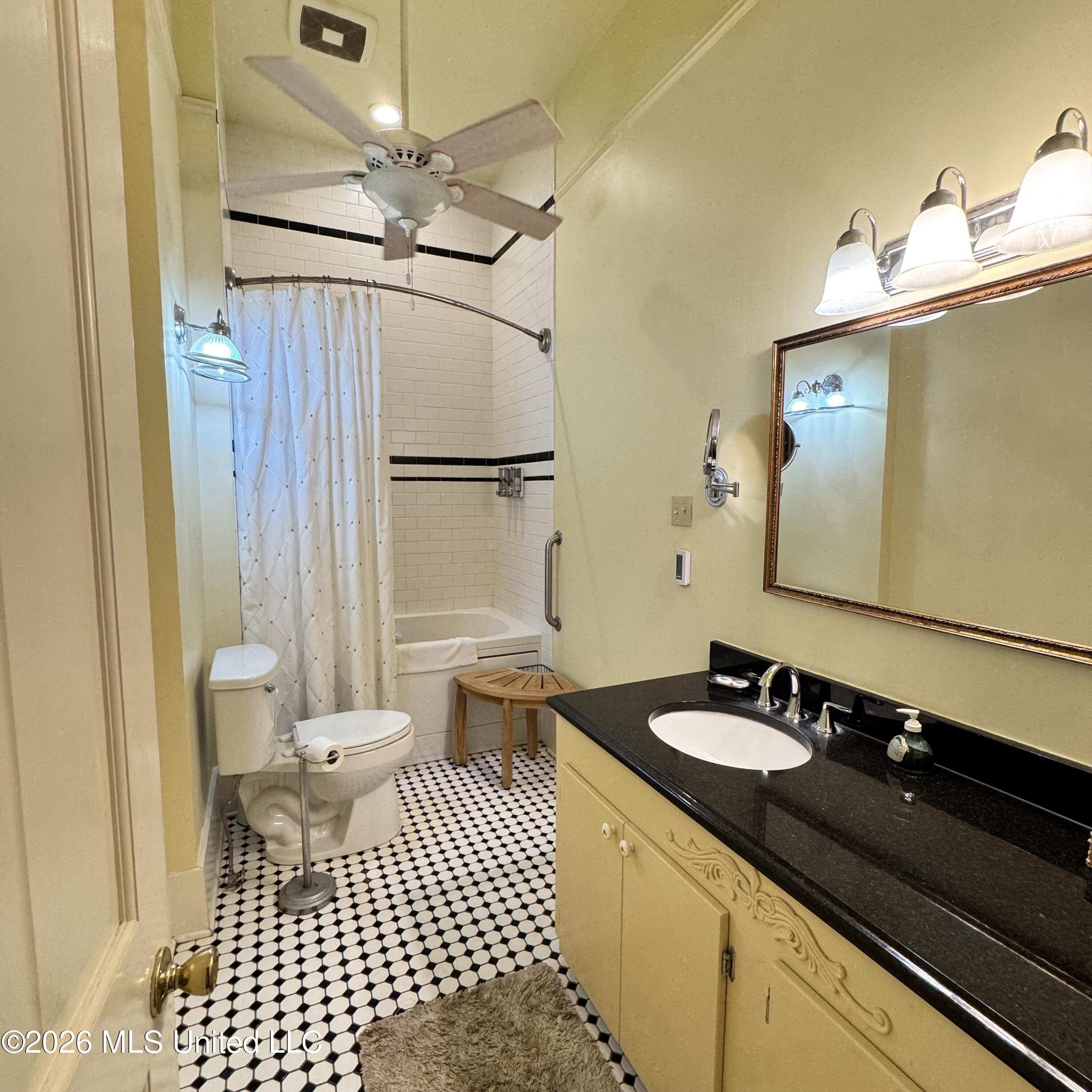718 N Union Street Property Photo 18