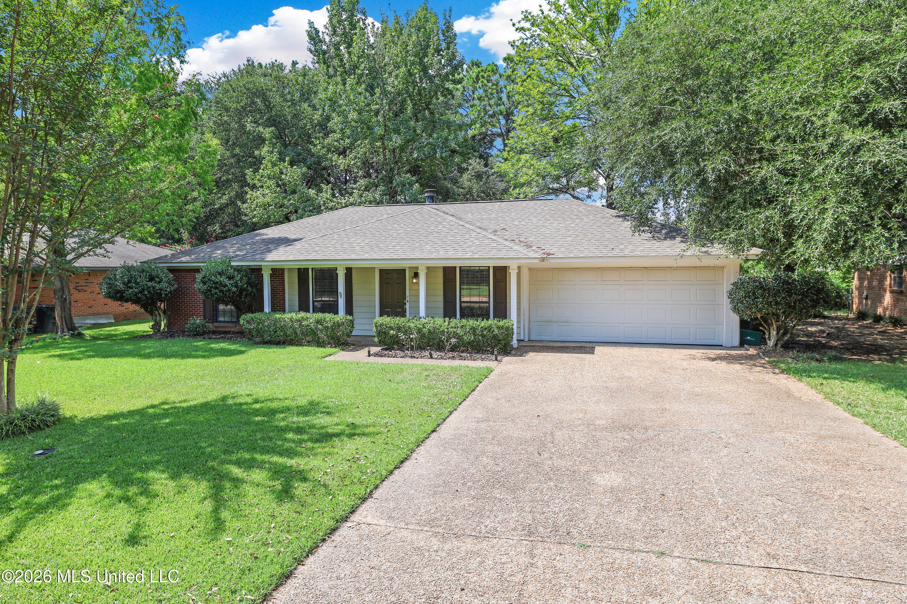95 Twin Oaks Drive Property Photo 1