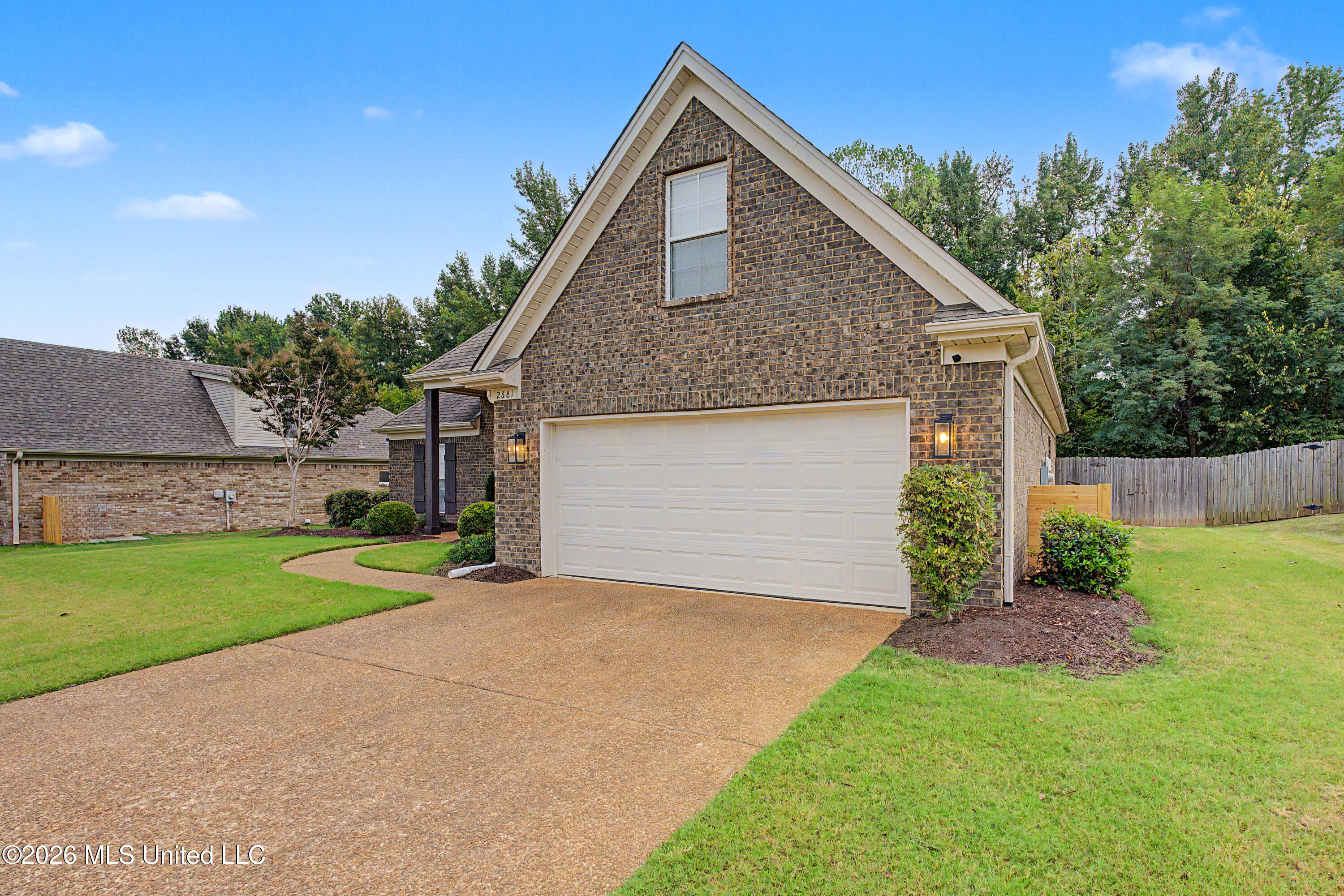 2681 Cherry Tree Drive Property Photo 4