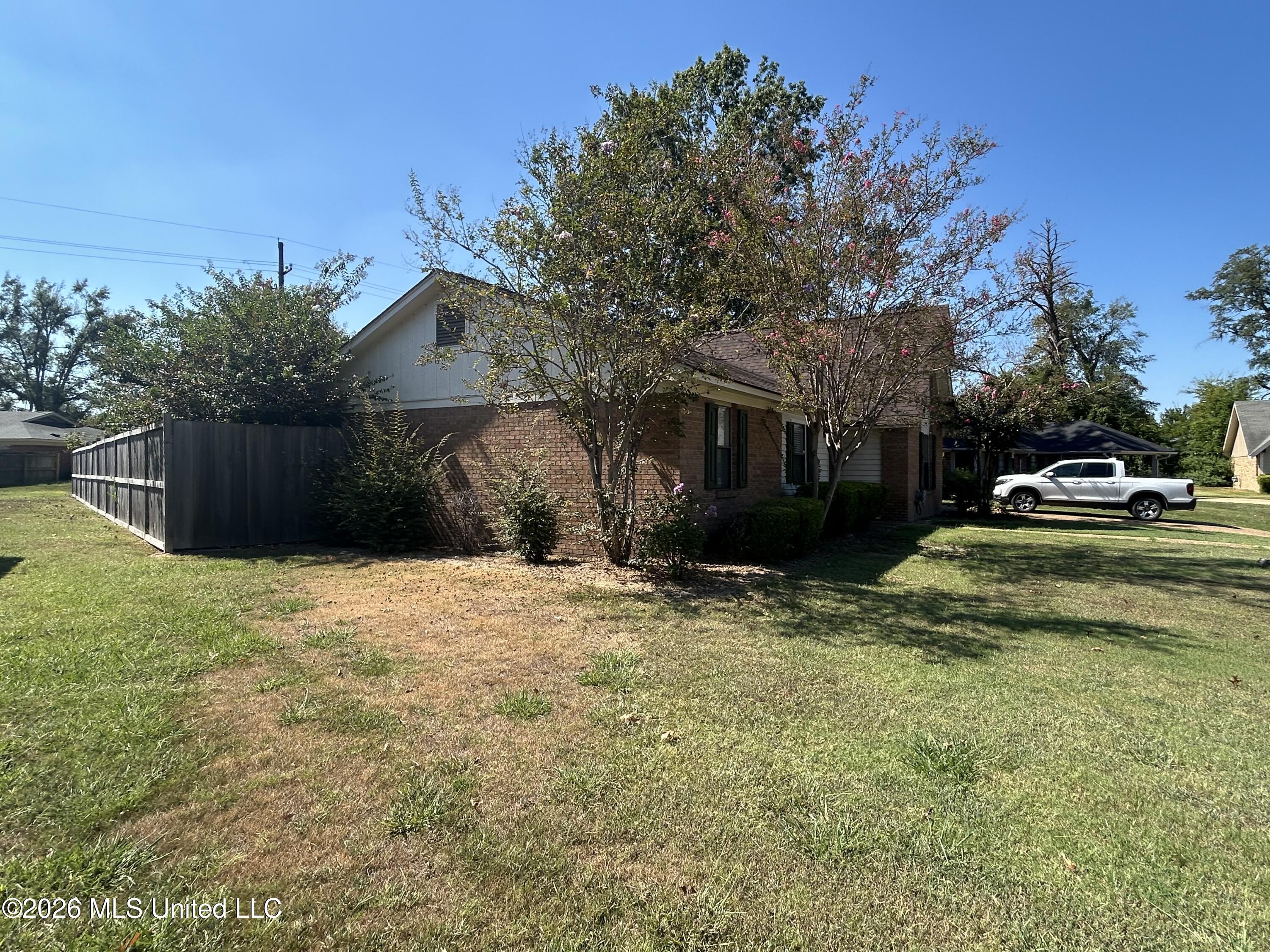 1213 Peggy Lane Property Photo 4