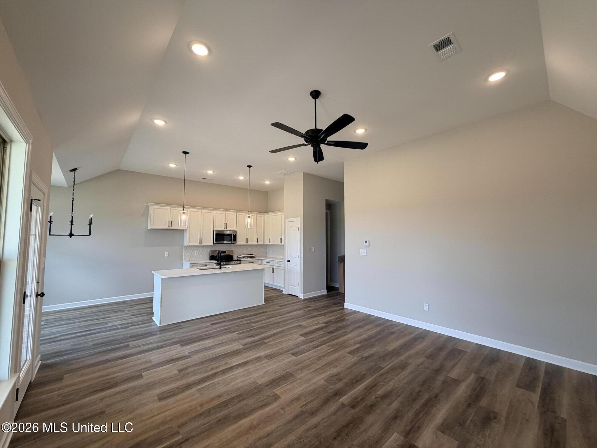 3151 E School Loop Road Property Photo 7
