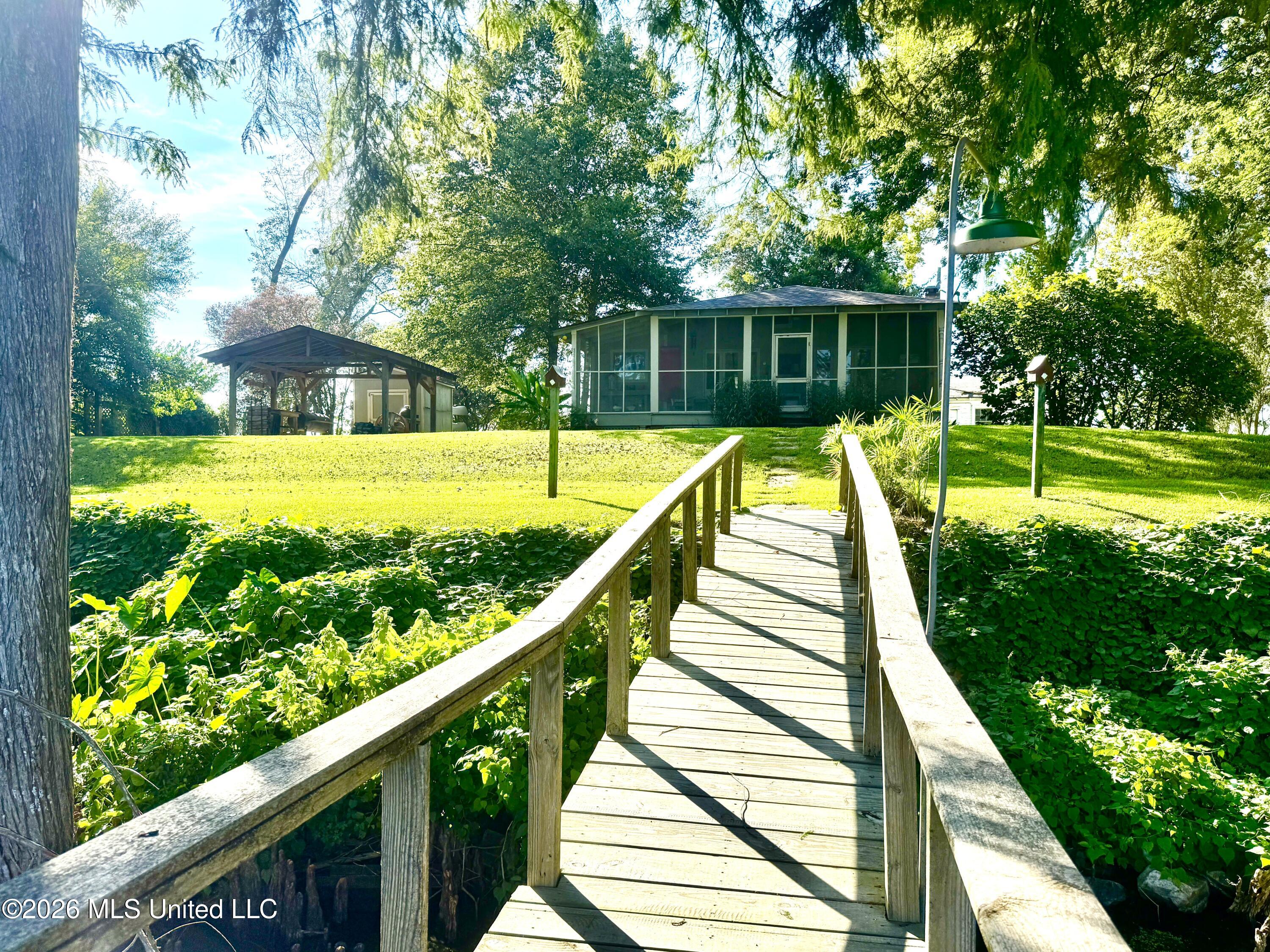 5525 Highway 568 Property Photo 1