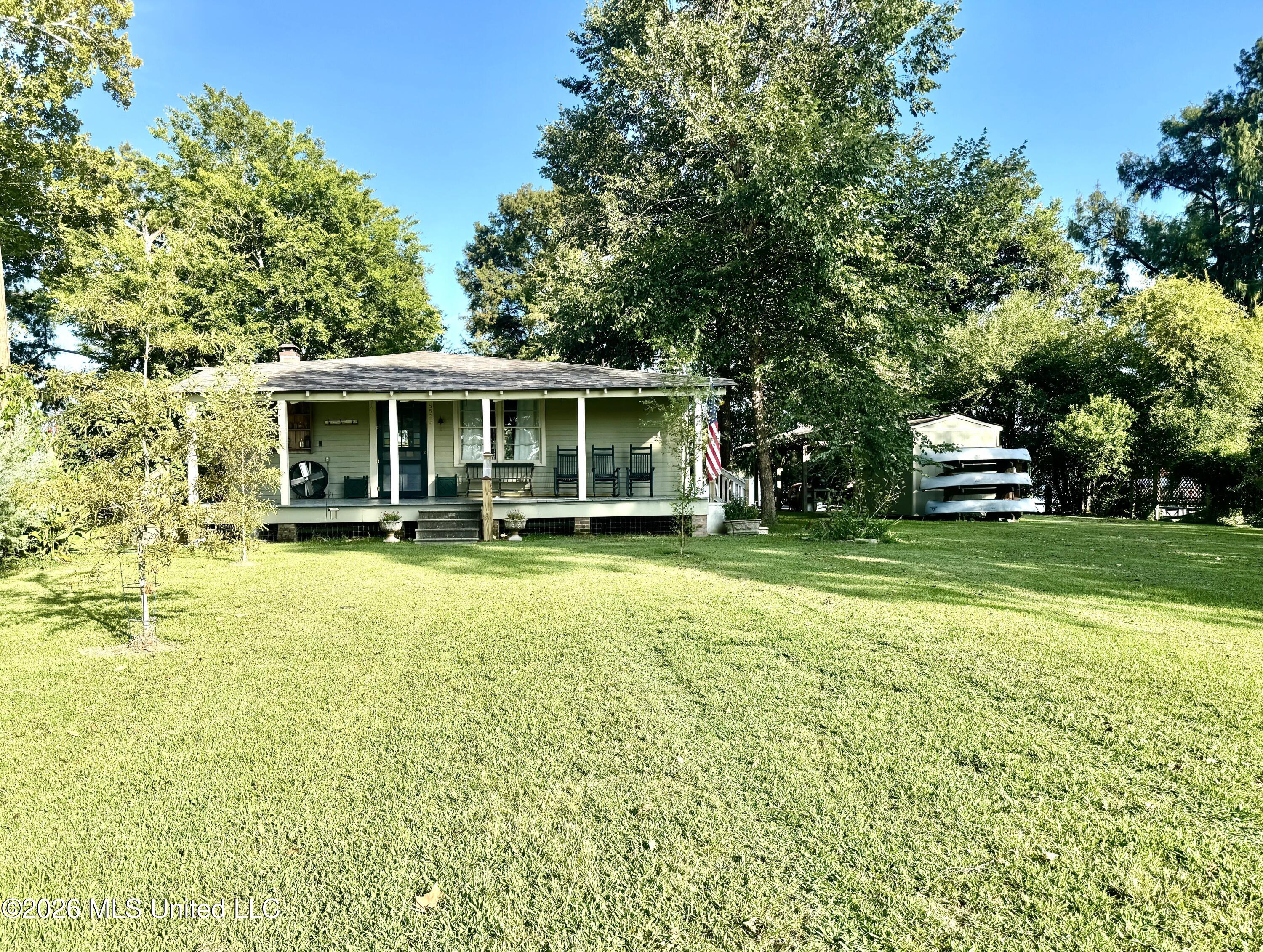5525 Highway 568 Property Photo 2
