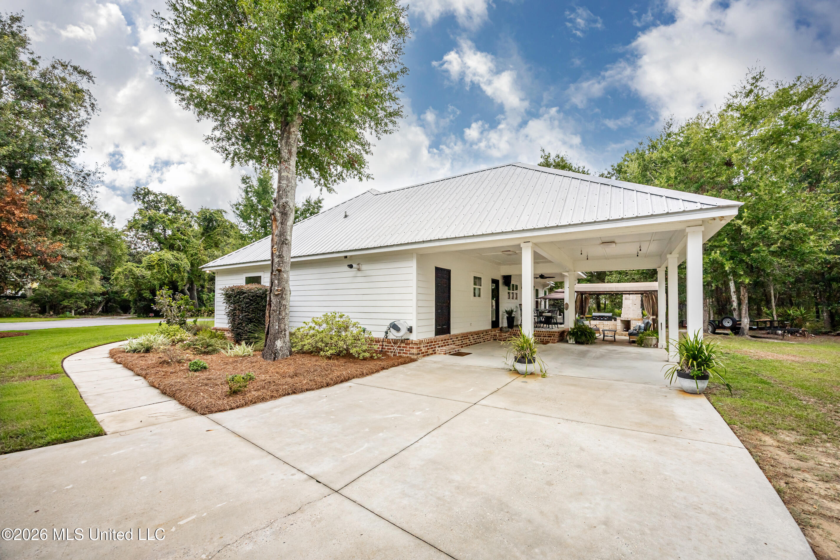 2809 Robert Hiram Drive Property Photo 3