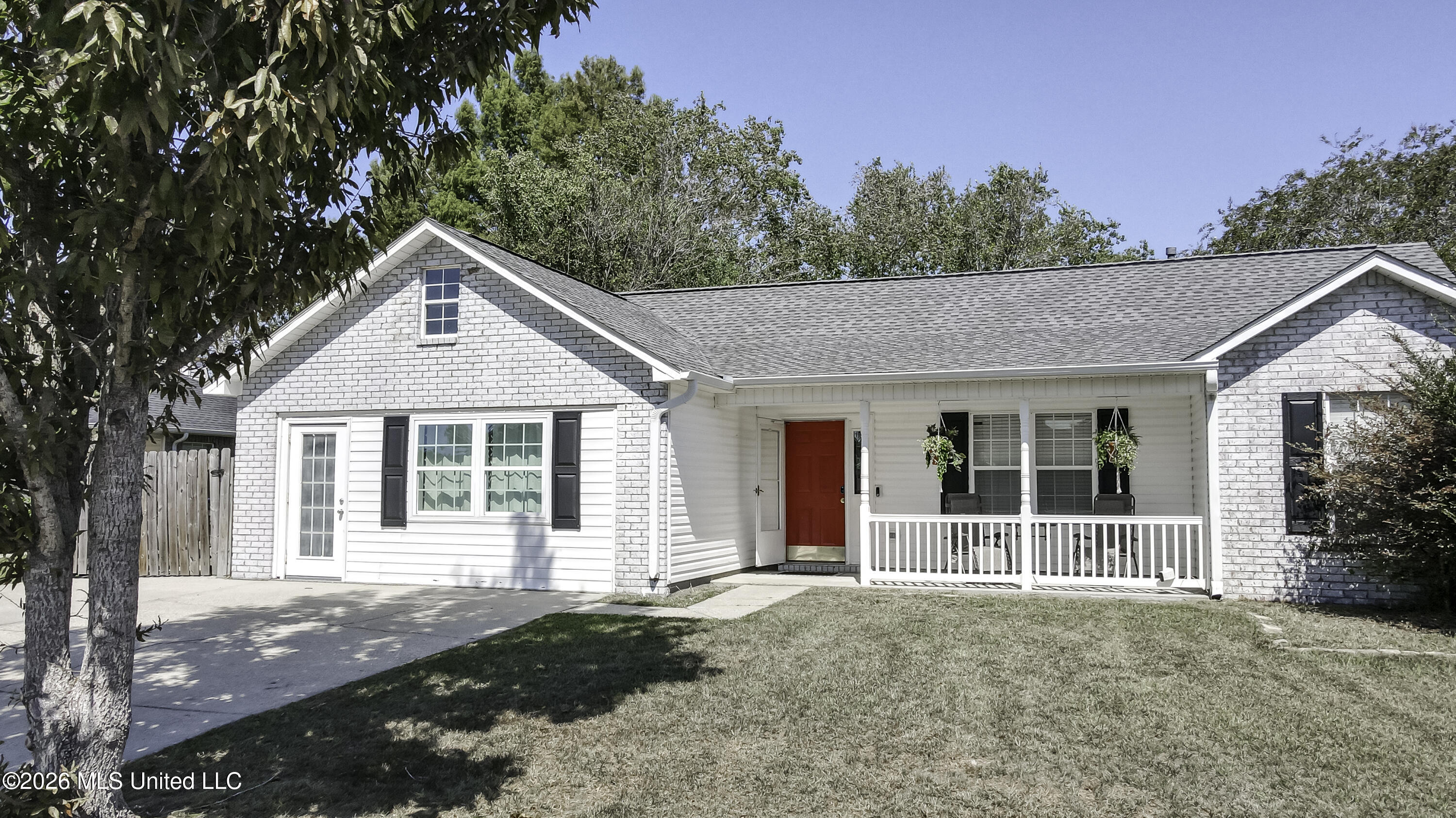 14188 N Country Hills Drive Property Photo 2