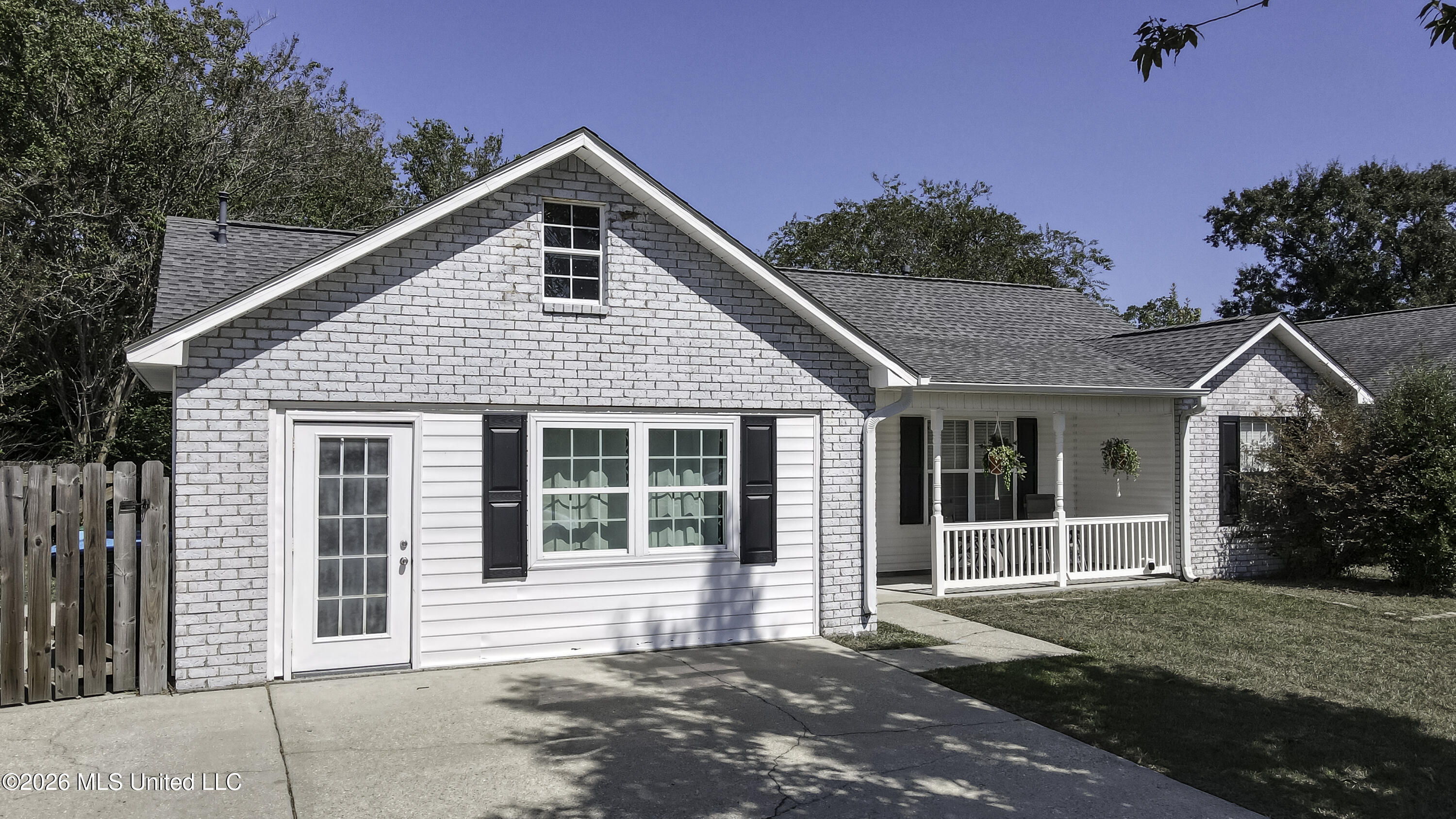 14188 N Country Hills Drive Property Photo 3