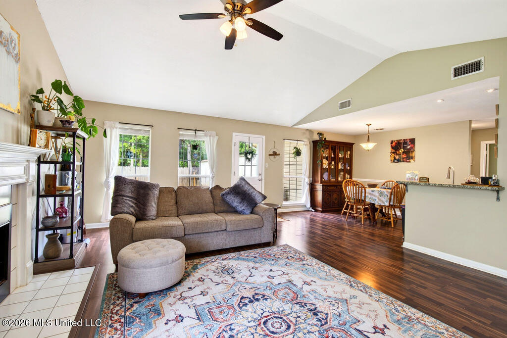 12237 Five Oaks Drive Property Photo 6